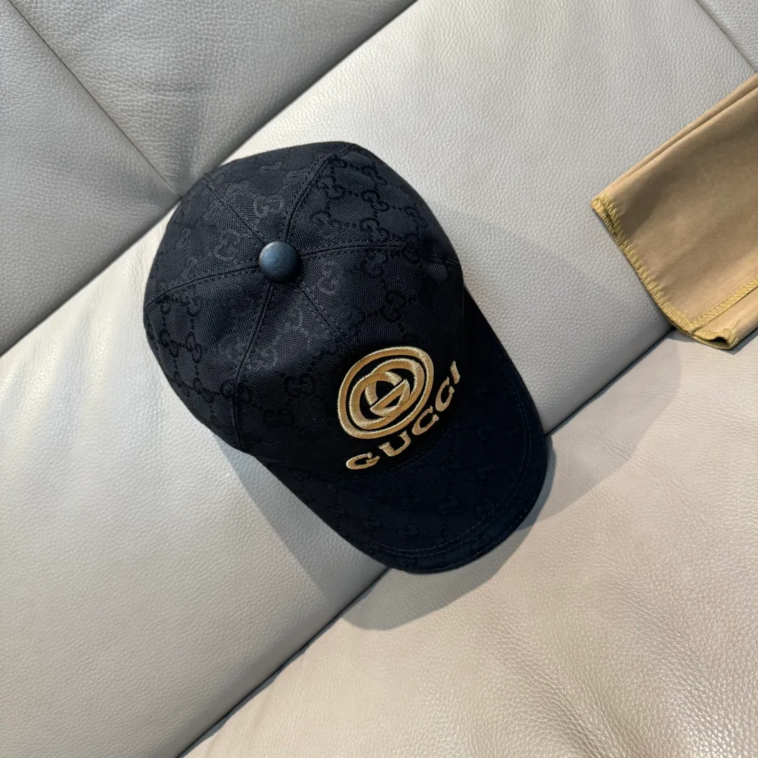 P90, Gucci (Gucci) new original baseball cap, large GUCCI embroidery, 1:1 mold customization, heavy embroidery, details comparable to counters, original canvas fabric + first-layer cowhide, excellent quality! The first choice for handsome men and beautiful women, fashionable and versatile. The basic head circumference is 56cm, and the patch is adjustable.