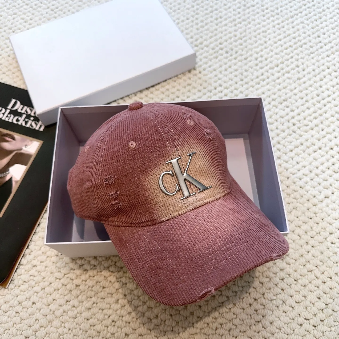 P60 Calvin Klein, CK logo autumn and winter new baseball cap, recommended by Xiaohongshu, fashionable and versatile, a favorite of many celebrities, very explosive, very popular, very good-looking