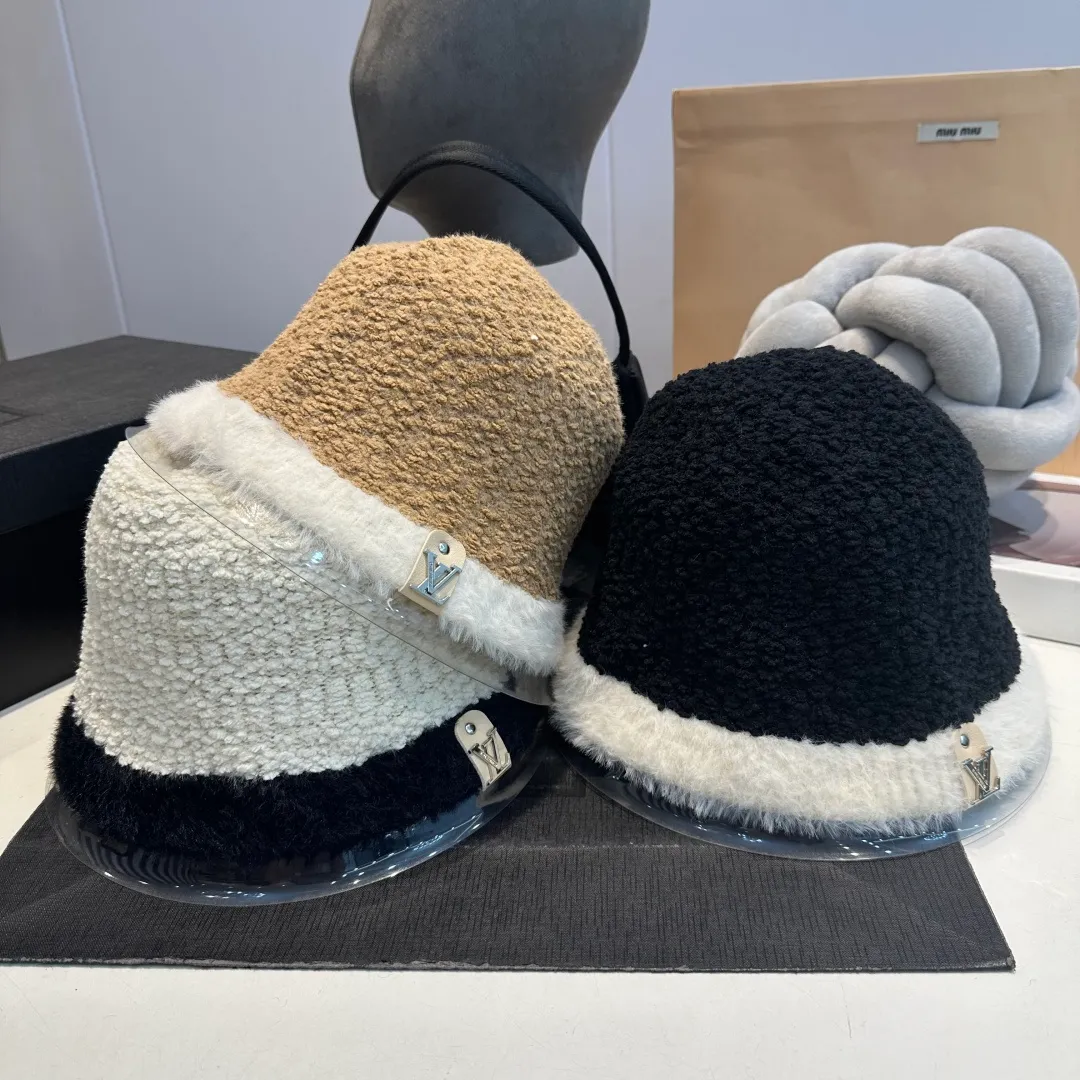 P70 LV Louis Vuitton new rabbit fur hat! High-end color series, the latest fisherman hat for autumn and winter ✨ Super elegant rabbit fur hat, white moonlight white🤍 🧊It is a perfect match in winter, the texture is invincible!