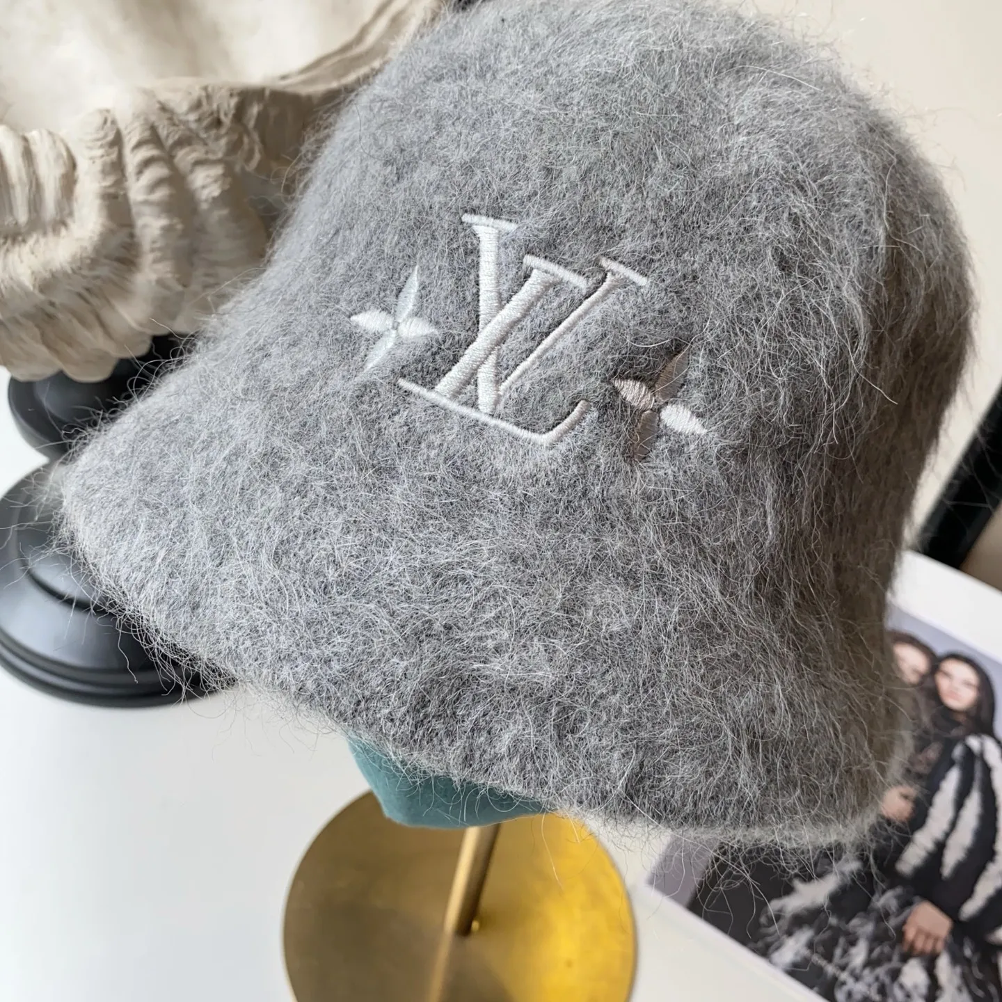 2️⃣5️⃣ꫛꫀꪝ New style for autumn and winter 🐑LV cashmere brushed embroidered logo fisherman hat ❄️High quality, super flattering and small 👌Fashionable and versatile, the same style as the counter star~winter atmosphere 🛒Camel Gray White Black