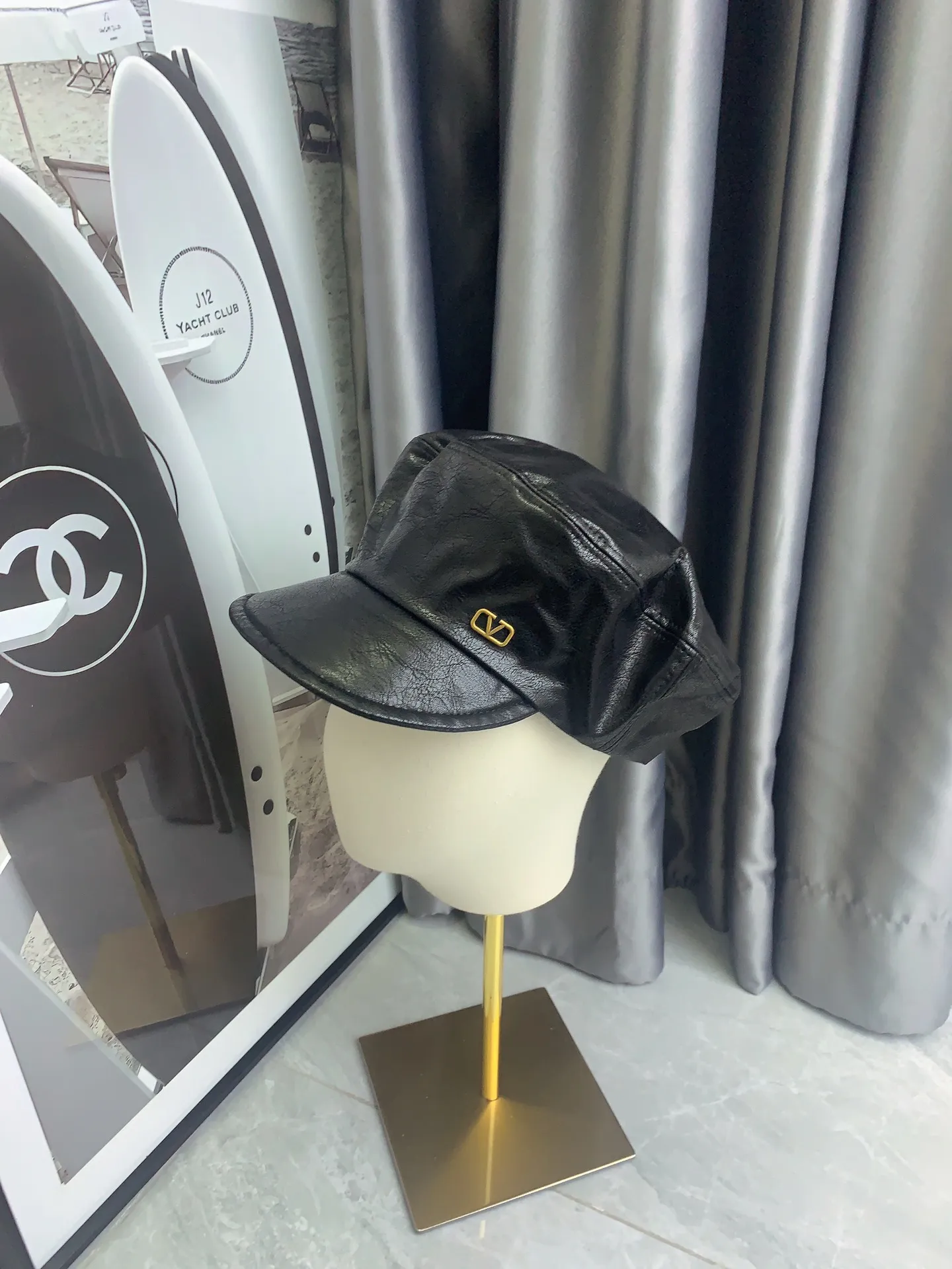 LV Louis Vuitton's new autumn and winter styles ✨ Sweet and cool military hat, the pebbled leather is very high-end