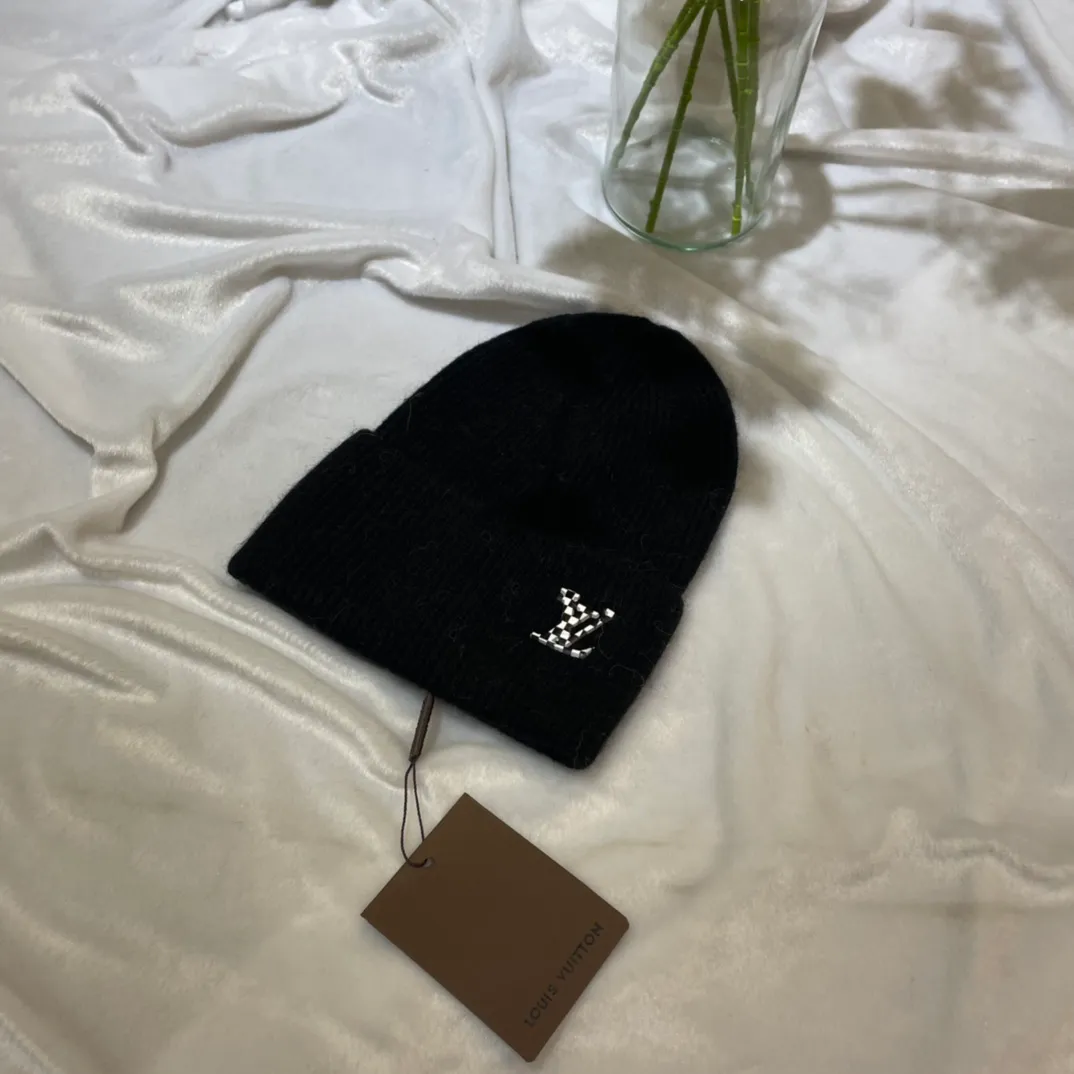 🉐90💛 Comes with dust bag [LV Louis Vuitton] 2023 autumn and winter new style wool knitted beanie of the same style as the big brand, complete with tags ~ perfect for going out on the street!