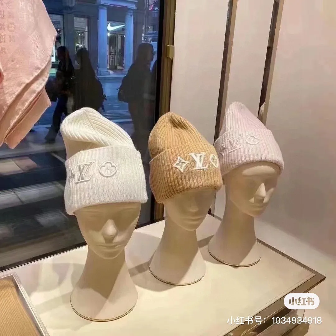 P70 LV Louis Vuitton official website classic knitted hat! Xiaohongshu’s hottest selling item! Dress well! The same style for men and women, thicker and warmer, fashionable and popular 🌸First-class quality, the best brand for warmth in autumn and winter, order now, limited edition