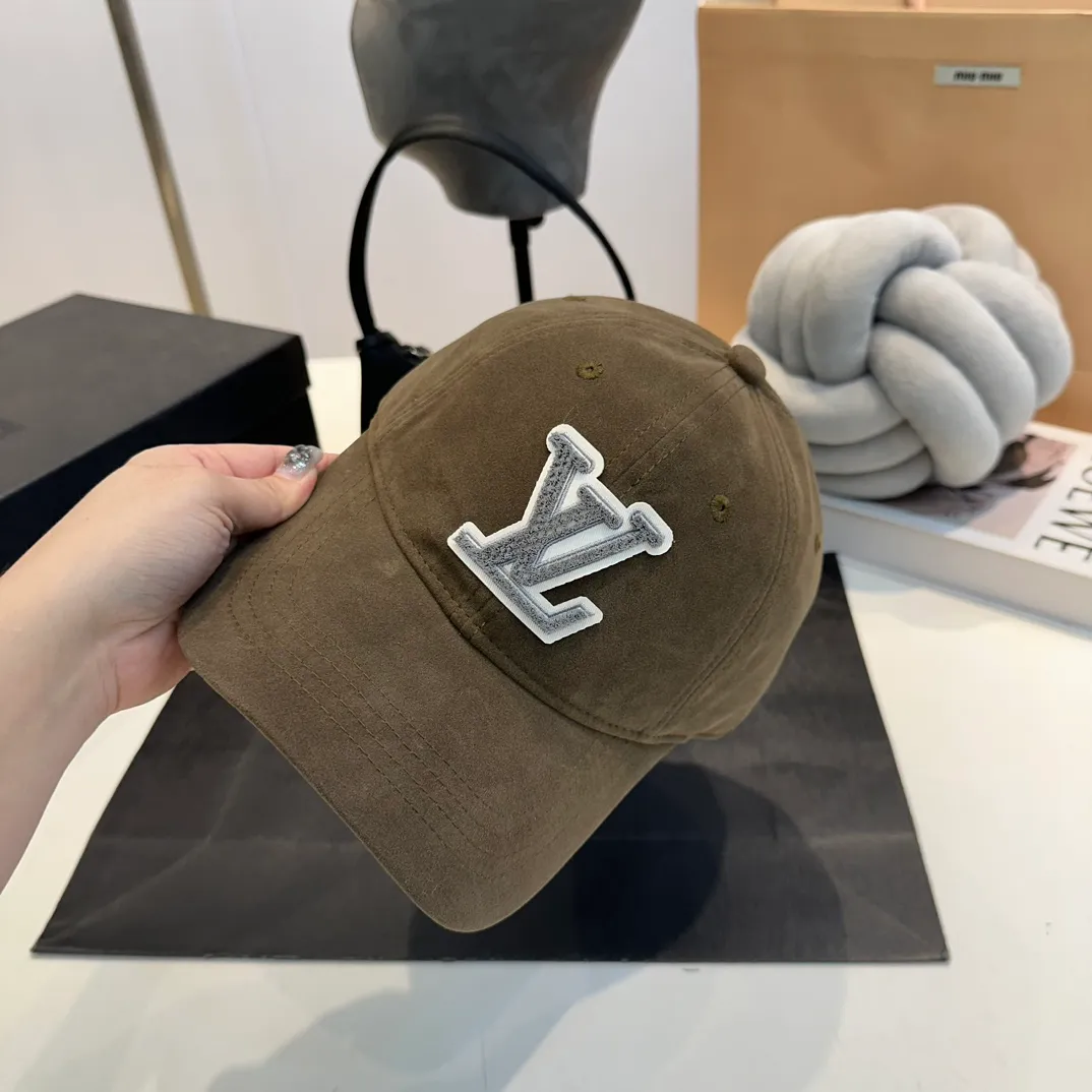P60 LouisVuitton's new LV flocked frosted series baseball cap, made with heavy industry♥️Autumn and winter series, high-end and elegant, versatile style
