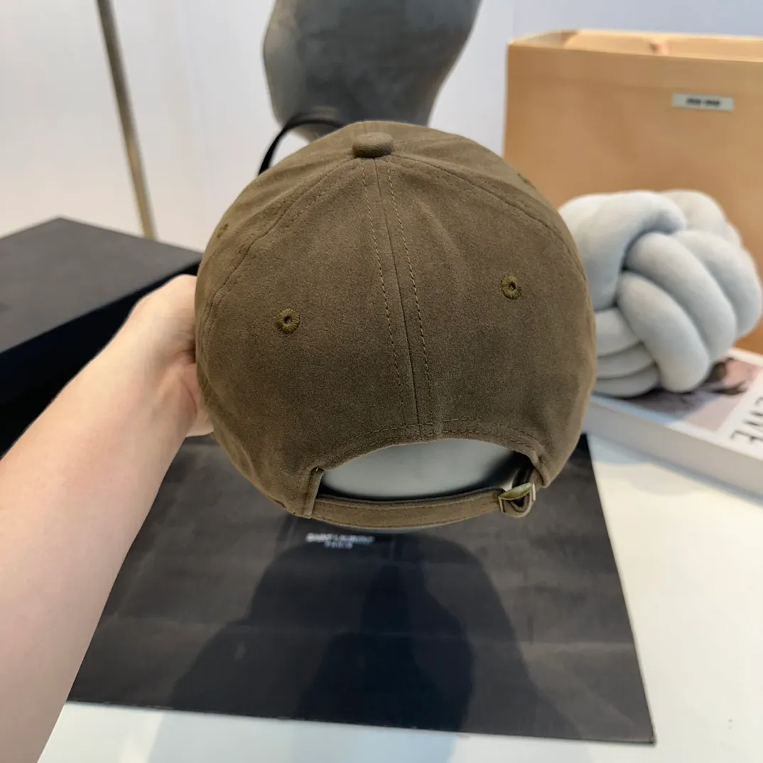 P60 LouisVuitton's new LV flocked frosted series baseball cap, made with heavy industry♥️Autumn and winter series, high-end and elegant, versatile style
