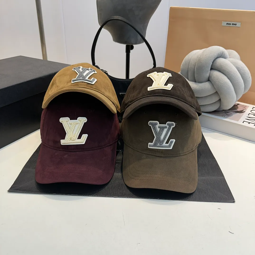 P60 LouisVuitton's new LV flocked frosted series baseball cap, made with heavy industry♥️Autumn and winter series, high-end and elegant, versatile style