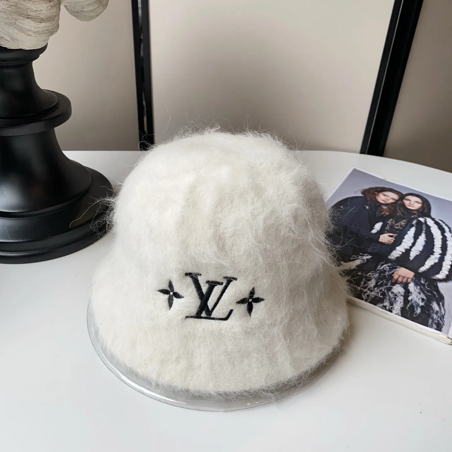 2️⃣5️⃣ꫛꫀꪝ New style for autumn and winter 🐑LV cashmere brushed embroidered logo fisherman hat ❄️High quality, super flattering and small 👌Fashionable and versatile, the same style as the counter star~winter atmosphere 🛒Camel Gray White Black
