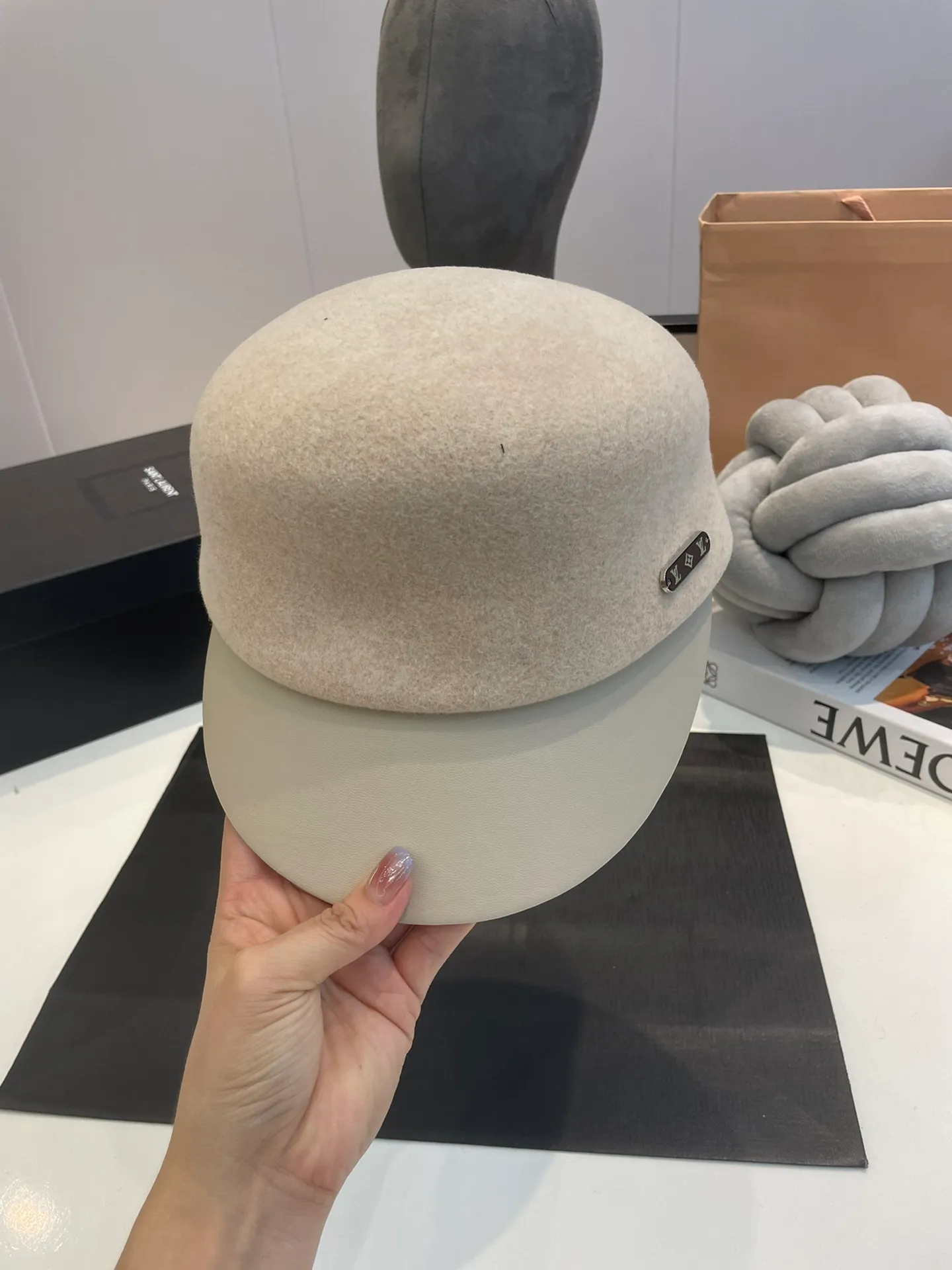 P140 LV new autumn and winter wool peaked cap, woolen army cap, 100% wool fabric, head circumference 57cm, black, rice and khaki tricolor