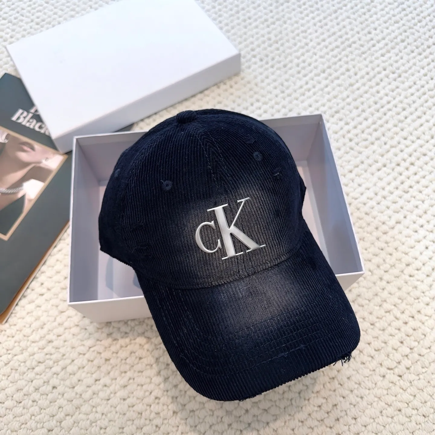 P60 Calvin Klein, CK logo autumn and winter new baseball cap, recommended by Xiaohongshu, fashionable and versatile, a favorite of many celebrities, very explosive, very popular, very good-looking