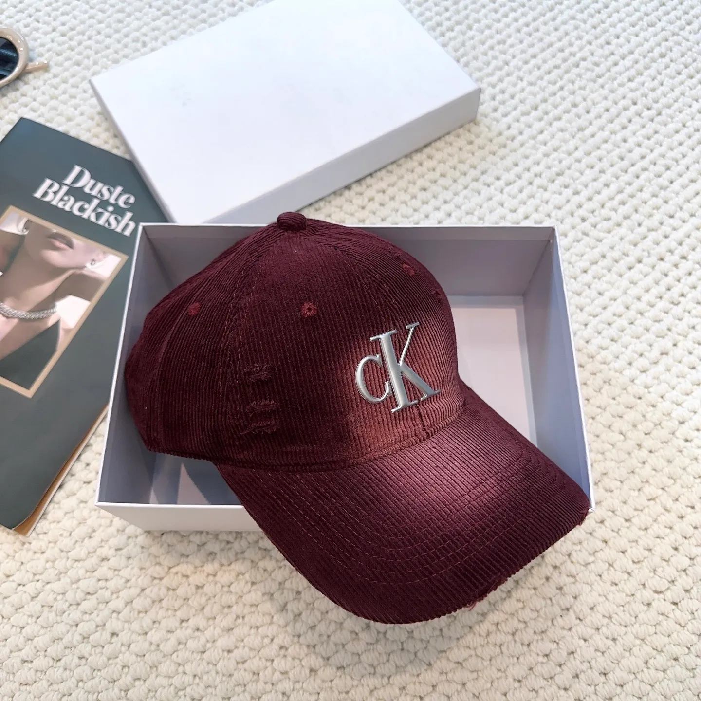P60 Calvin Klein, CK logo autumn and winter new baseball cap, recommended by Xiaohongshu, fashionable and versatile, a favorite of many celebrities, very explosive, very popular, very good-looking