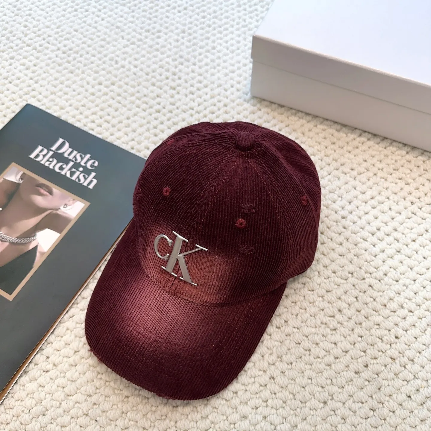 P60 Calvin Klein, CK logo autumn and winter new baseball cap, recommended by Xiaohongshu, fashionable and versatile, a favorite of many celebrities, very explosive, very popular, very good-looking