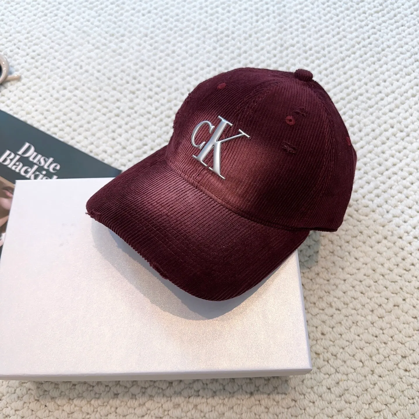 P60 Calvin Klein, CK logo autumn and winter new baseball cap, recommended by Xiaohongshu, fashionable and versatile, a favorite of many celebrities, very explosive, very popular, very good-looking