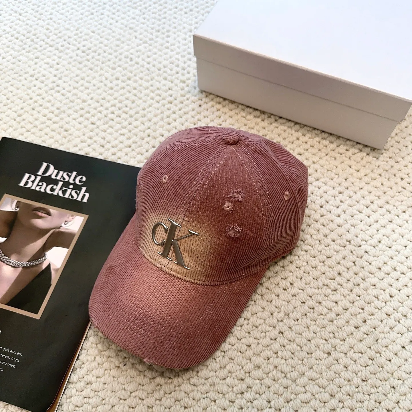 P60 Calvin Klein, CK logo autumn and winter new baseball cap, recommended by Xiaohongshu, fashionable and versatile, a favorite of many celebrities, very explosive, very popular, very good-looking