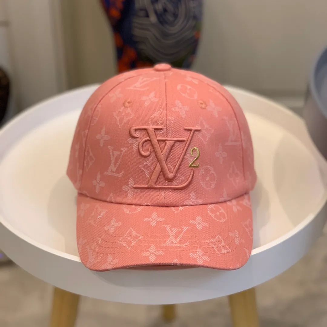 P100 LV new baseball cap! Embossed leather brim! Seiko and high quality, new style for autumn and winter 20, super texture! Head circumference-56-58 is acceptable