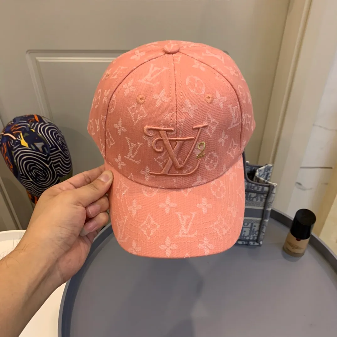 P100 LV new baseball cap! Embossed leather brim! Seiko and high quality, new style for autumn and winter 20, super texture! Head circumference-56-58 is acceptable