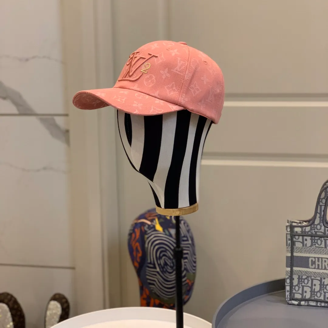 P100 LV new baseball cap! Embossed leather brim! Seiko and high quality, new style for autumn and winter 20, super texture! Head circumference-56-58 is acceptable