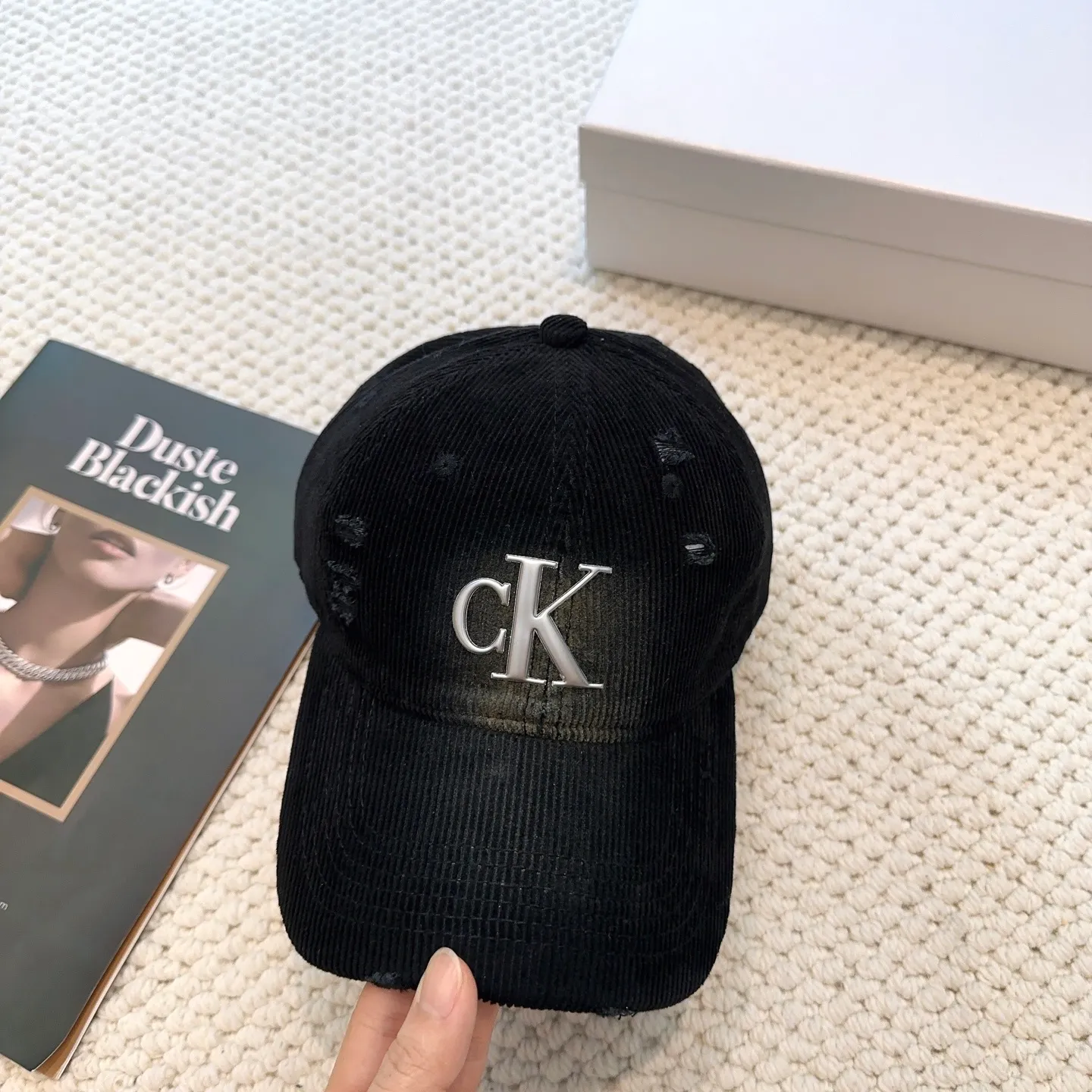 P60 Calvin Klein, CK logo autumn and winter new baseball cap, recommended by Xiaohongshu, fashionable and versatile, a favorite of many celebrities, very explosive, very popular, very good-looking