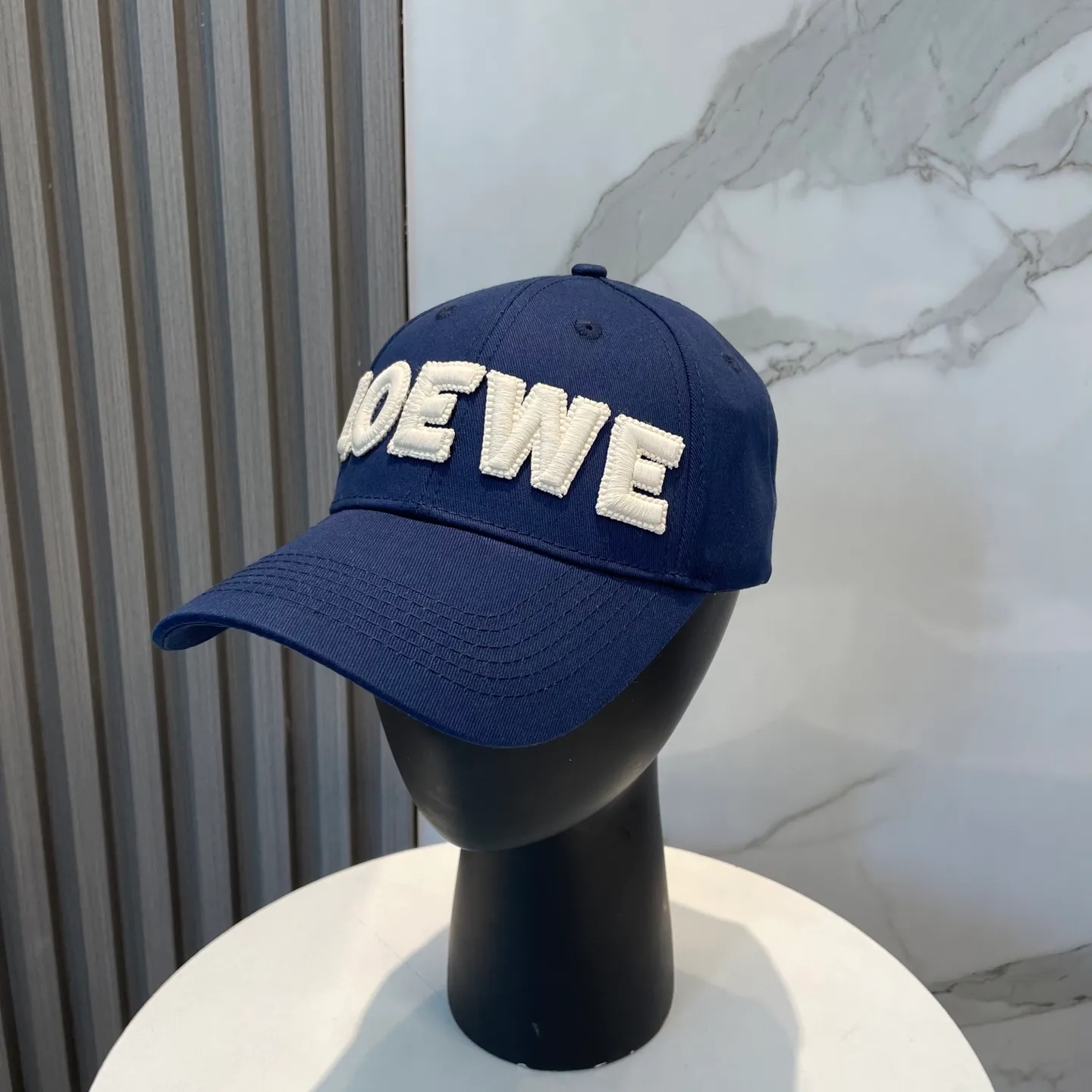 P70 🧢Loewe~New baseball cap🧢, simple embroidered classic logo, super texture👍, exquisite big-name style, a must-have artifact for goddesses, couple style