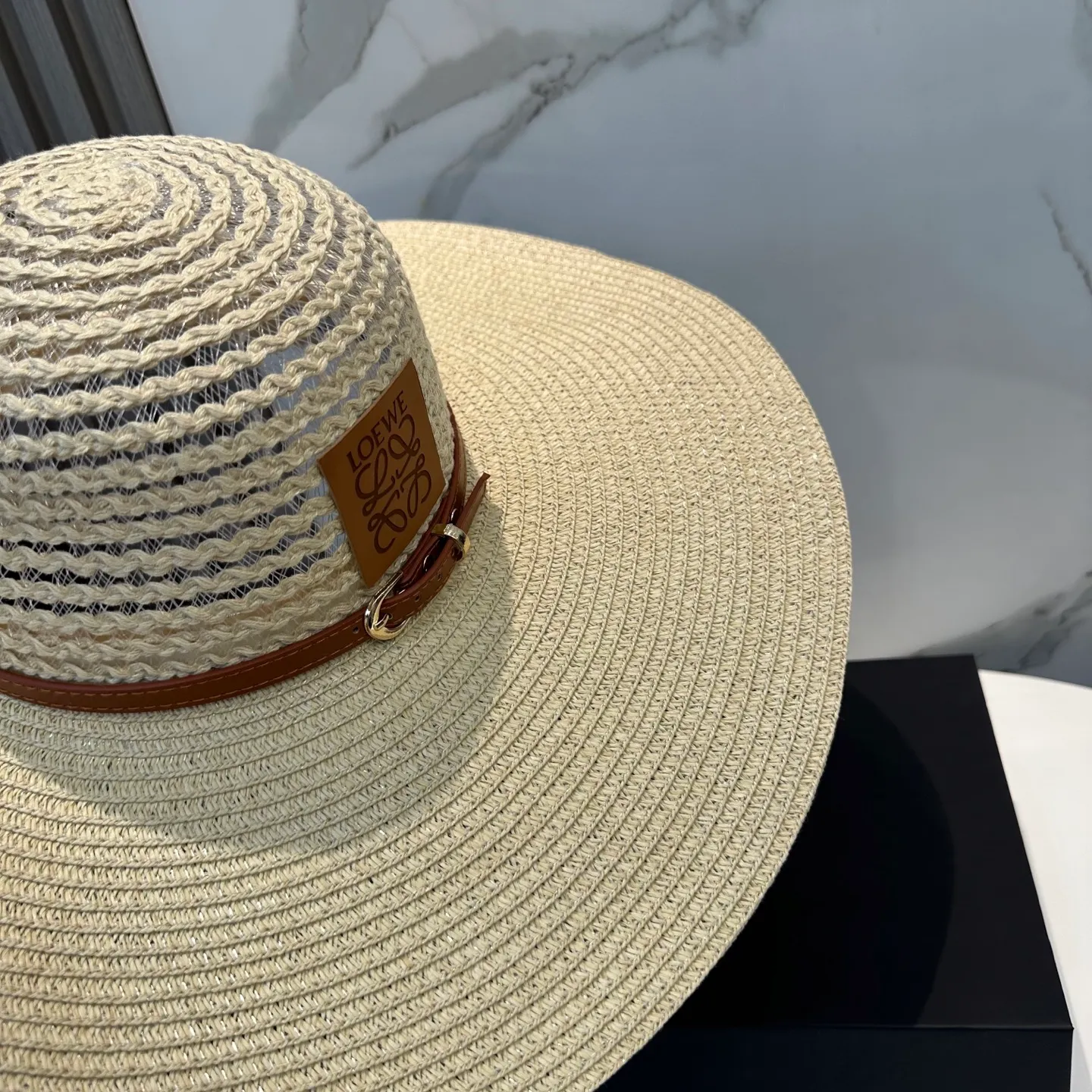 P80 LOEWE big-brimmed hat, big sun hat, made of fine grass, official model opening, non-market ordinary version, head circumference 57cm