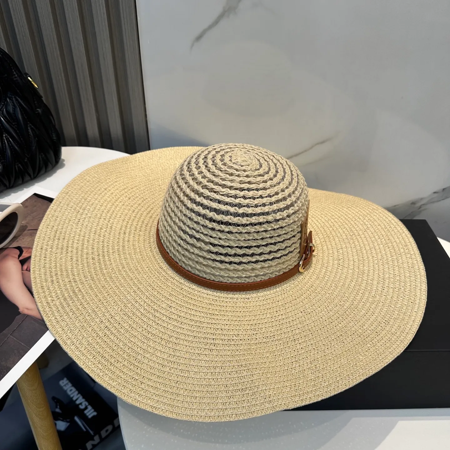 P80 LOEWE big-brimmed hat, big sun hat, made of fine grass, official model opening, non-market ordinary version, head circumference 57cm