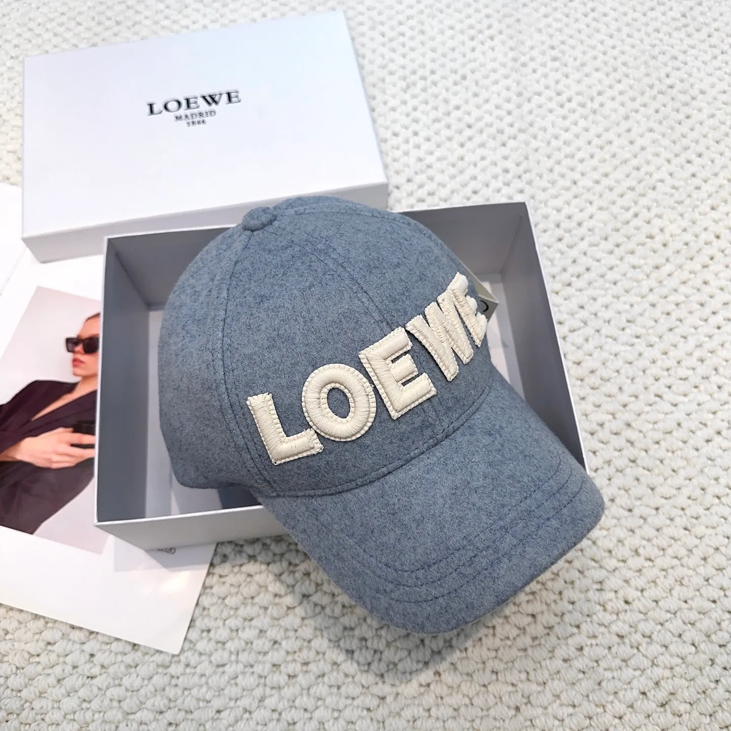 P70 🧢Loewe~New autumn and winter baseball cap🧢, simple embroidered classic logo, super texture👍, exquisite big-name style, a must-have artifact for goddesses, couple style