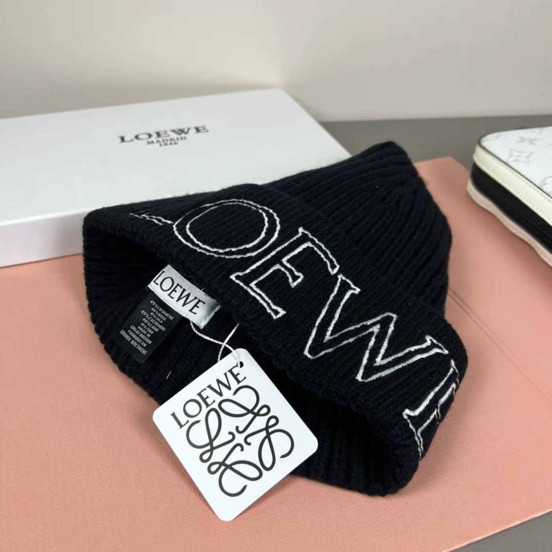 60💰 Classic knitted hat from loewe official website! Xiaohongshu’s hottest selling item! Dress well! The same style for men and women, thicker and warmer, fashionable and popular 🌸First-class quality, the best brand for warmth in autumn and winter, order now, limited edition