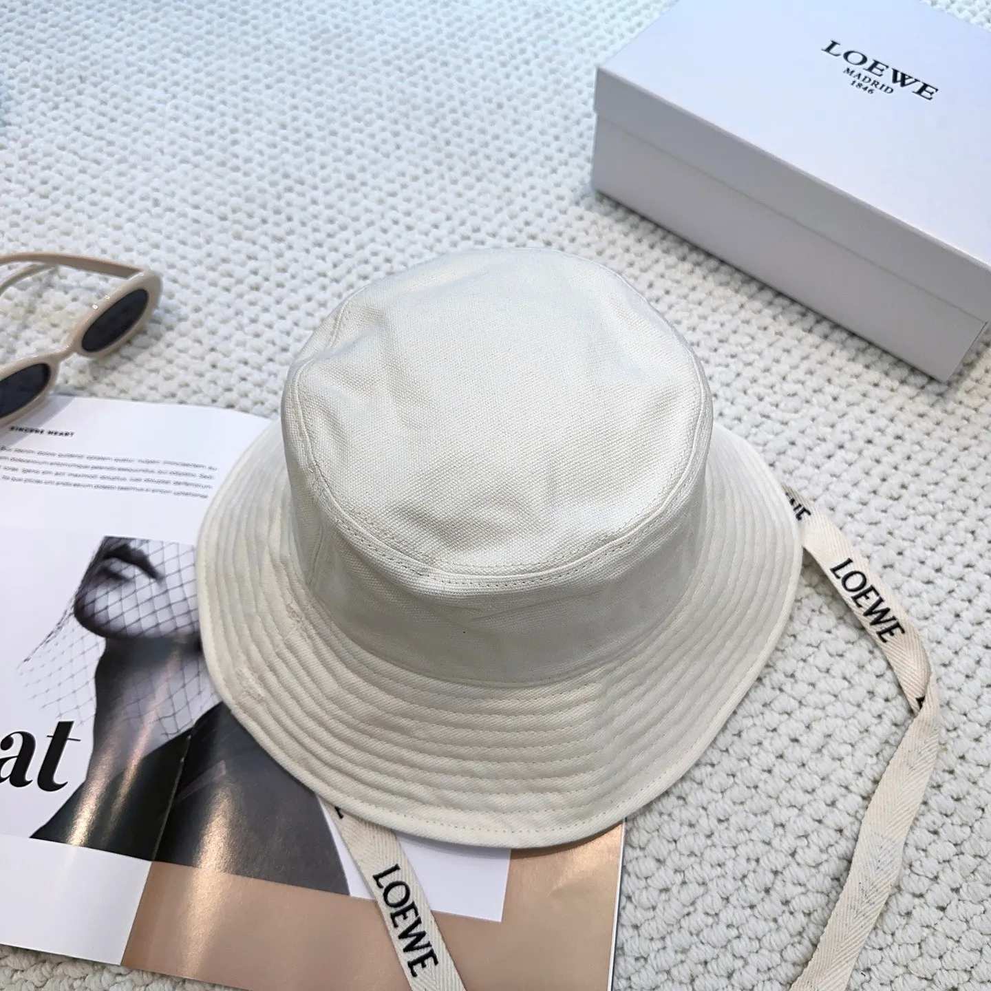 P70 Luo Yiwei's personalized fisherman's hat with straps is an excellent casual fisherman's hat. The texture is full of retro style and has a strong street style. It's handsome! Can be worn all year round! Head circumference-55-58cm