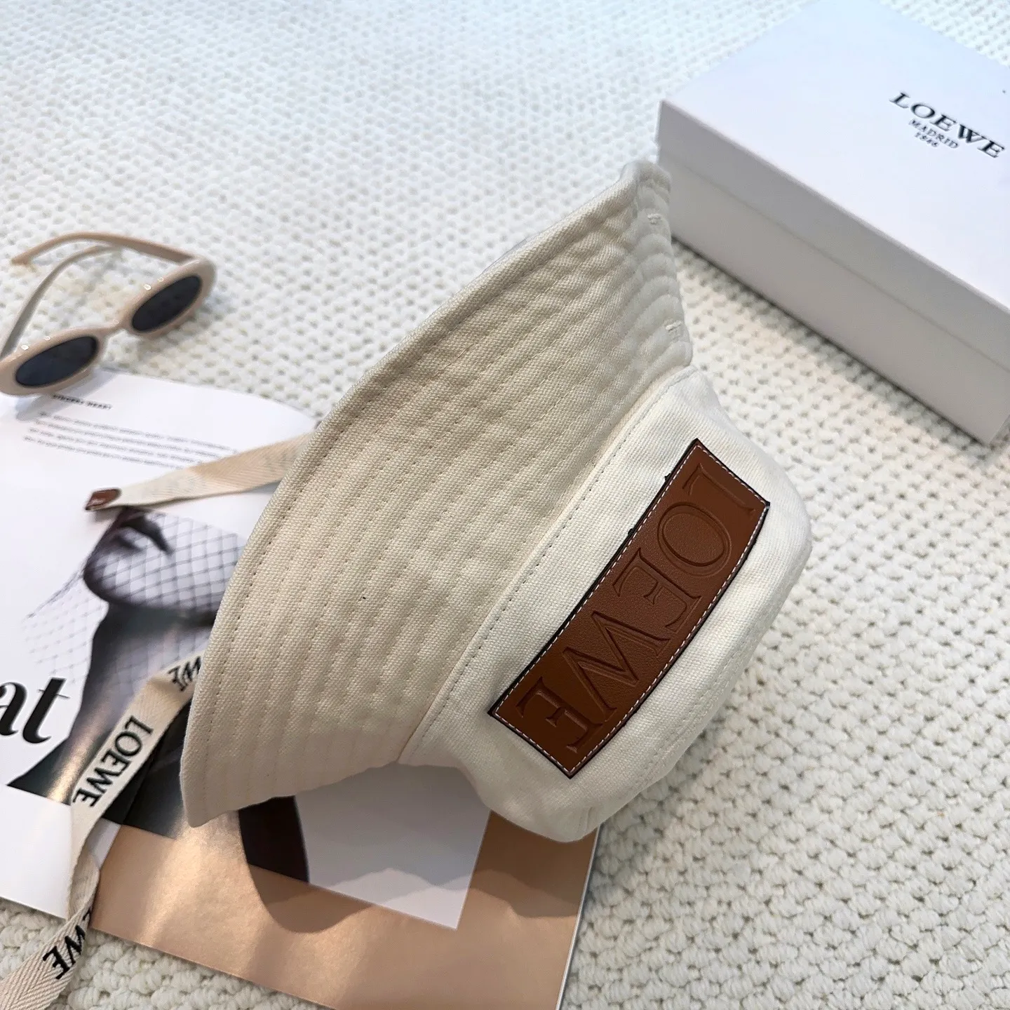 P70 Luo Yiwei's personalized fisherman's hat with straps is an excellent casual fisherman's hat. The texture is full of retro style and has a strong street style. It's handsome! Can be worn all year round! Head circumference-55-58cm
