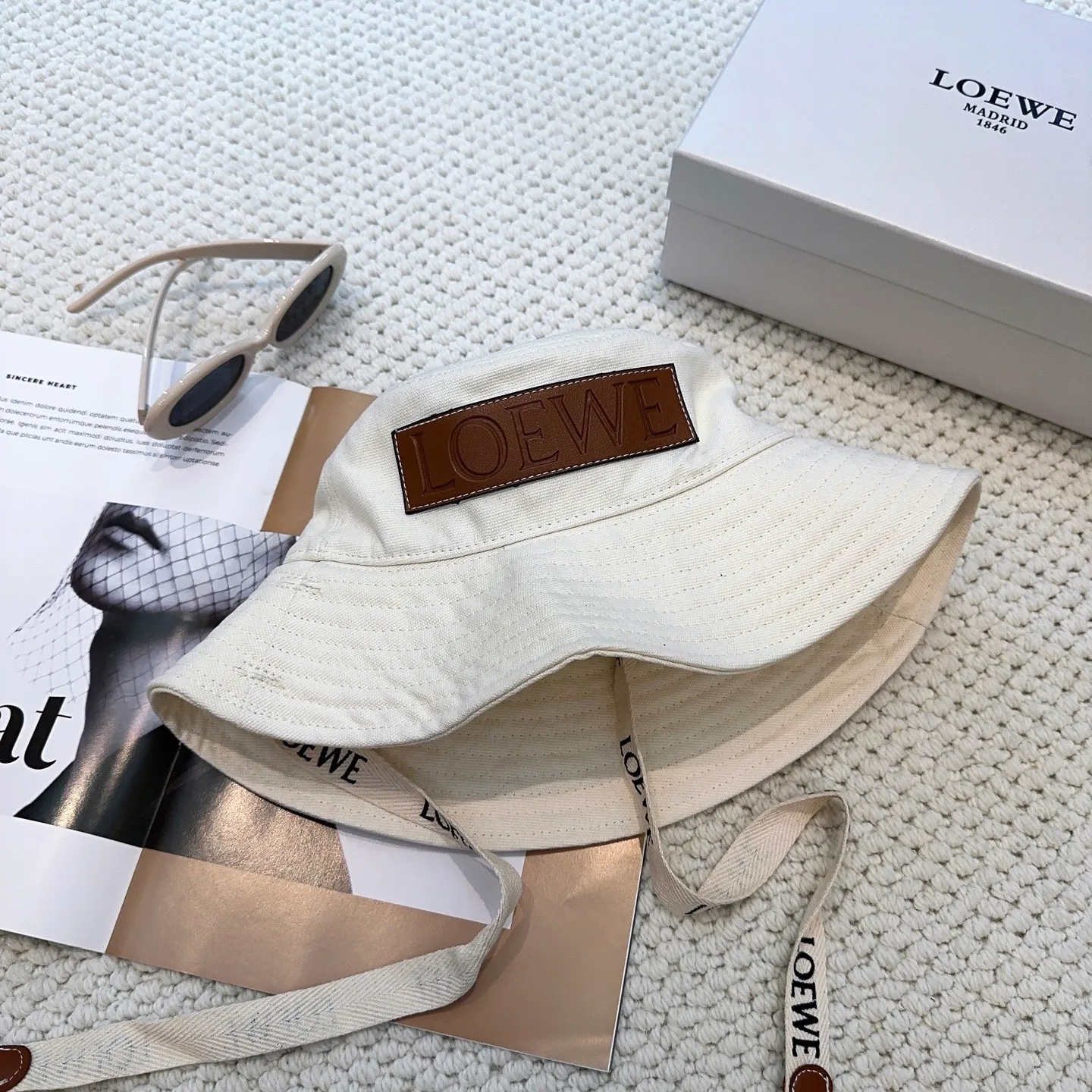 P70 Luo Yiwei's personalized fisherman's hat with straps is an excellent casual fisherman's hat. The texture is full of retro style and has a strong street style. It's handsome! Can be worn all year round! Head circumference-55-58cm