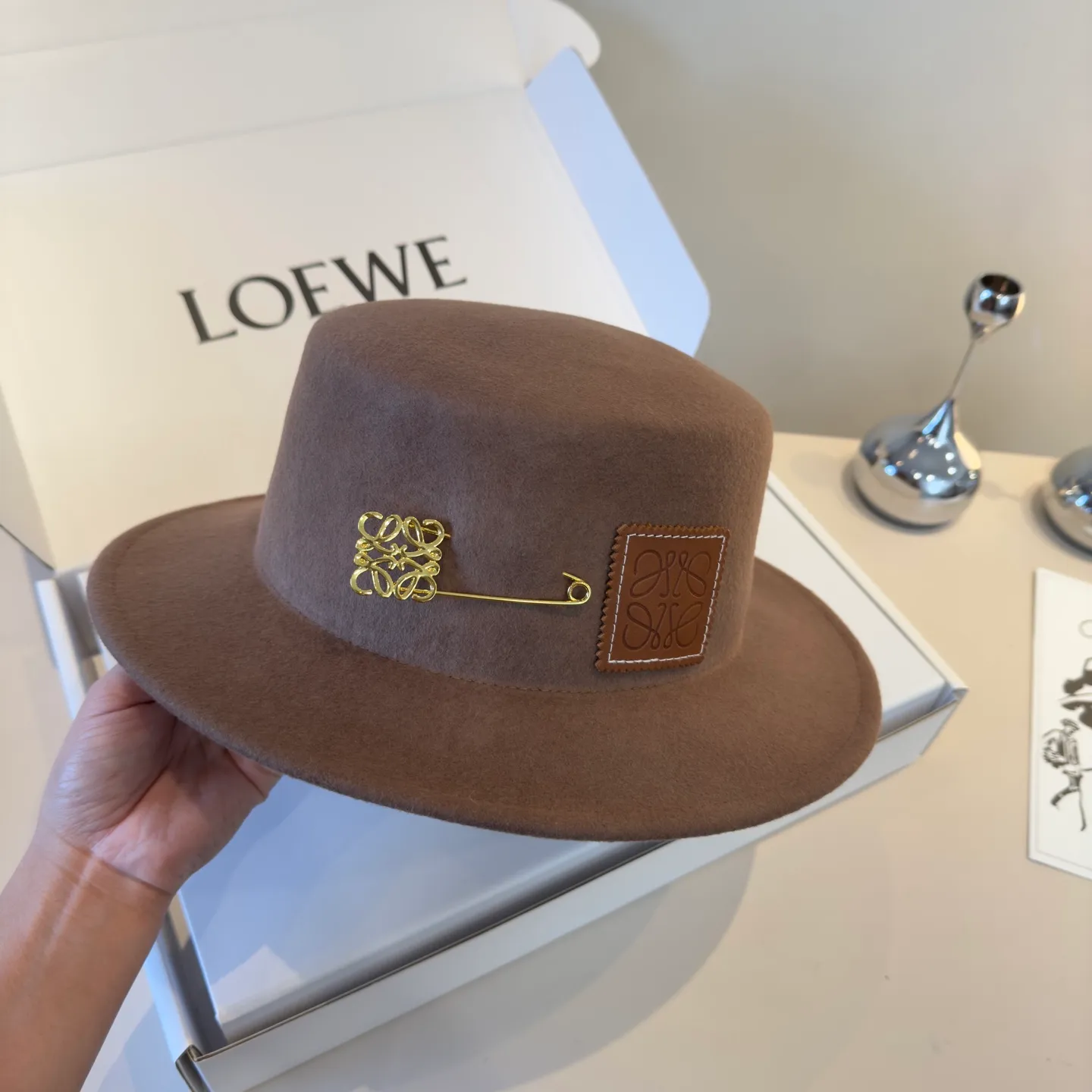 💰180¥ ＬＯＥＷＥ Loewe’s new flat top hat, 100% wool🦙 fabric, head circumference 57cm