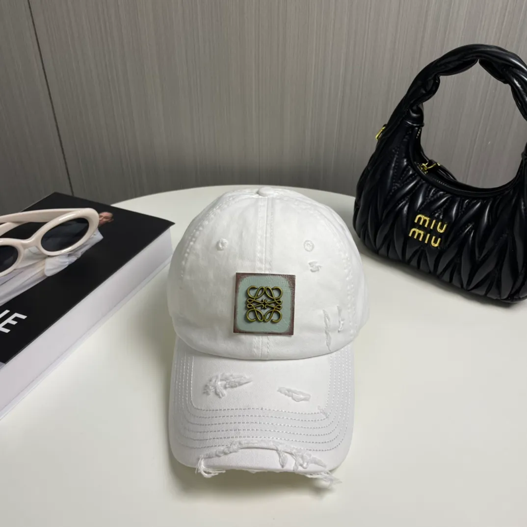 P66 🧢Loewe~New baseball cap🧢, simple and classic logo, super texture👍, exquisite big-name style, a must-have artifact for goddesses, couple style