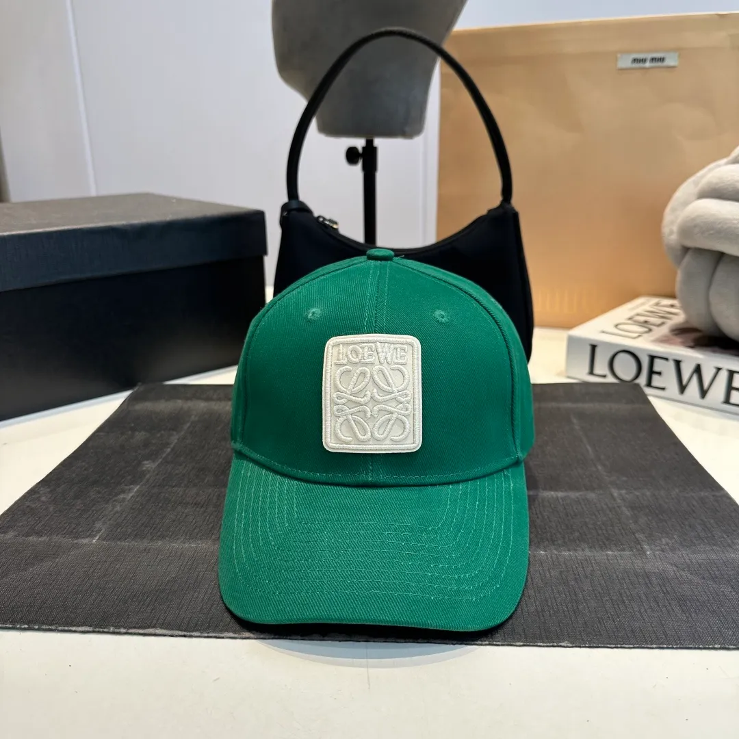 P56 🧢Loewe~New baseball cap🧢, simple embroidered classic logo, super texture👍, exquisite big-name style, a must-have artifact for goddesses, couple style