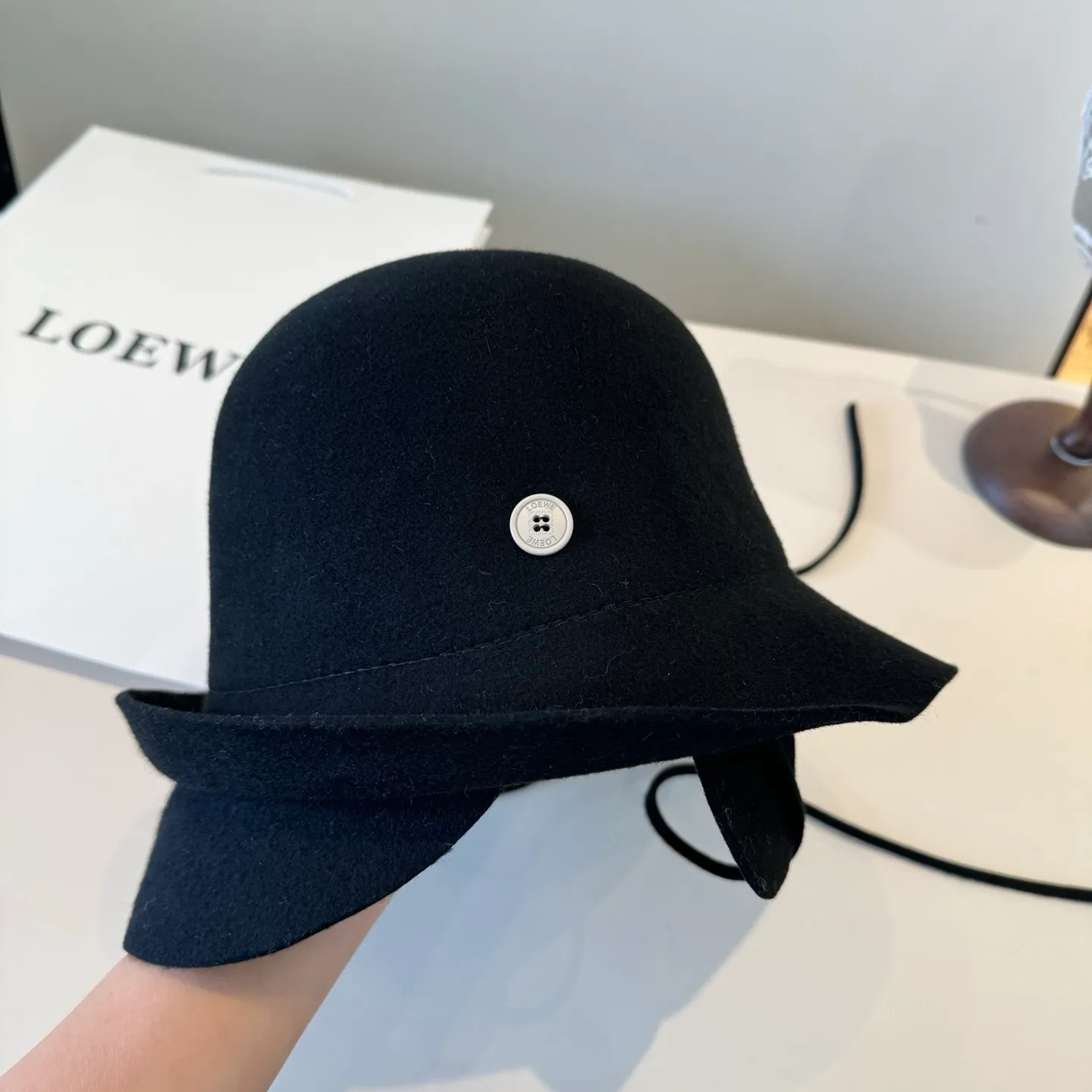 💰210¥ Loewe's new wool curled basin hat, irregular cut design, head circumference 57cm