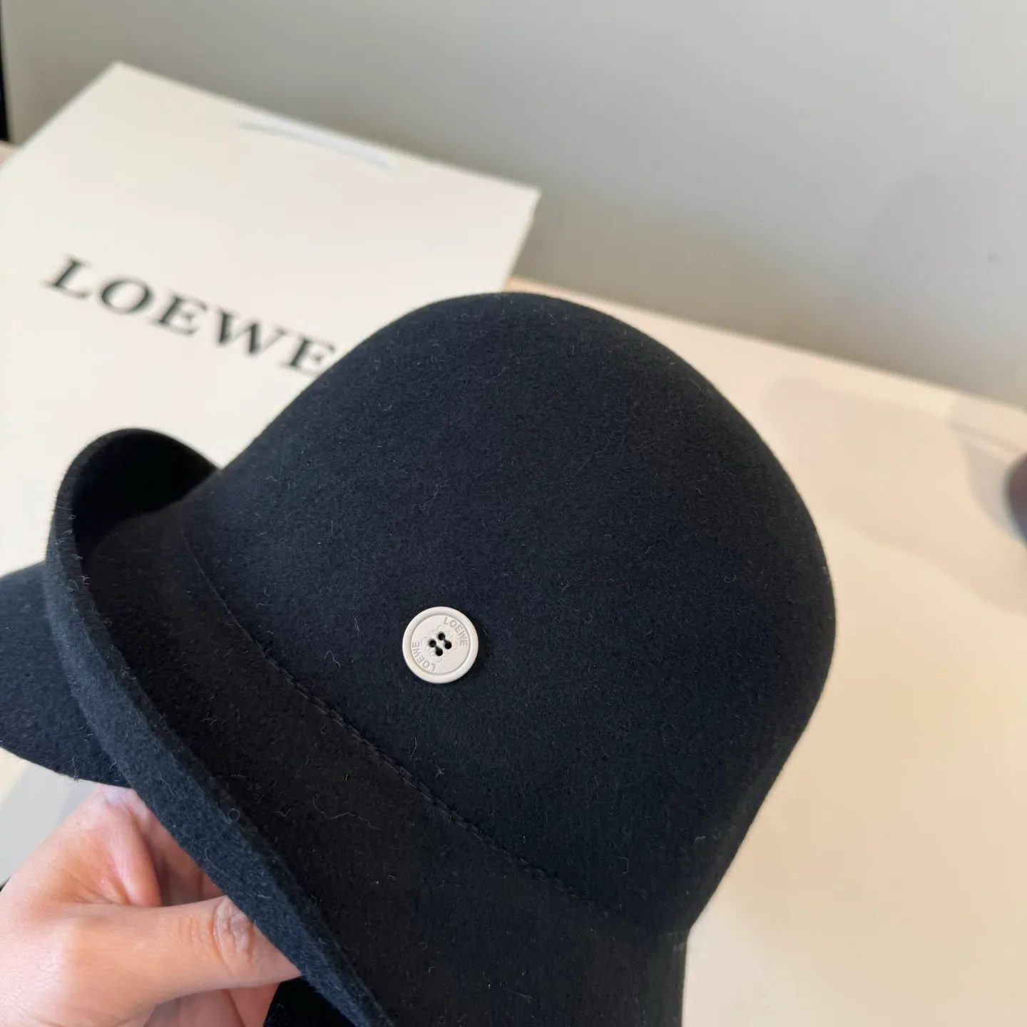 💰210¥ Loewe's new wool curled basin hat, irregular cut design, head circumference 57cm
