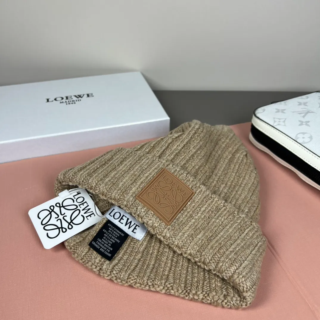 60💰 Classic knitted hat from loewe official website! Xiaohongshu’s hottest selling item! Dress well! The same style for men and women, thicker and warmer, fashionable and popular 🌸First-class quality, the best brand for warmth in autumn and winter, order now, limited edition