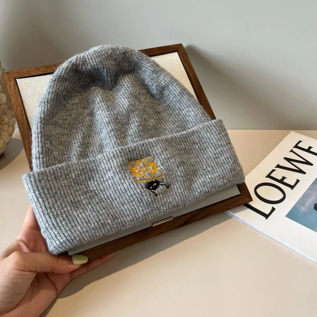 Special batch 💰60¥ ＬＯＥＷＥ Loewee’s new knitted wool hat, delicate, soft and skin-friendly, unisex, super elastic👍