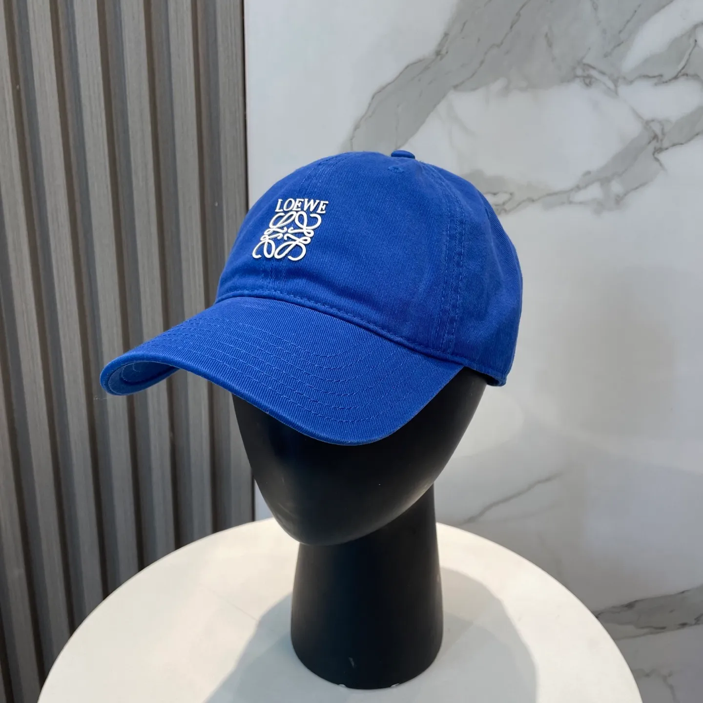 P54 dust bag 👒LOEWE👒LOEWE's new original design baseball cap🧢Super good texture, standard external line positioning, fine workmanship, simple and elegant, low price and high volume!
