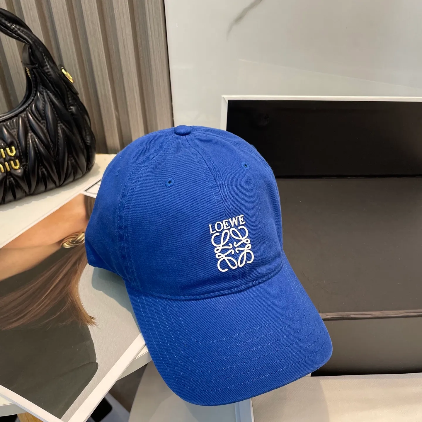P54 dust bag 👒LOEWE👒LOEWE's new original design baseball cap🧢Super good texture, standard external line positioning, fine workmanship, simple and elegant, low price and high volume!
