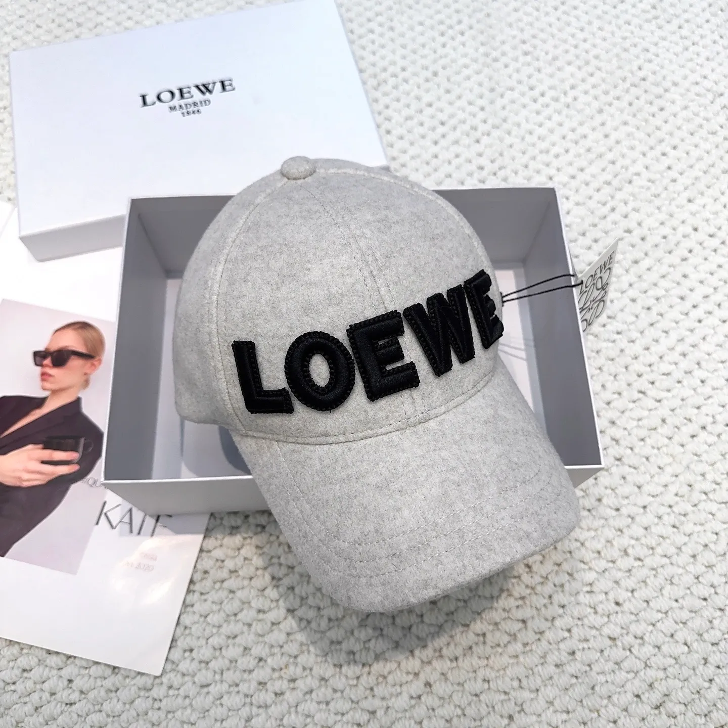 P70 🧢Loewe~New autumn and winter baseball cap🧢, simple embroidered classic logo, super texture👍, exquisite big-name style, a must-have artifact for goddesses, couple style