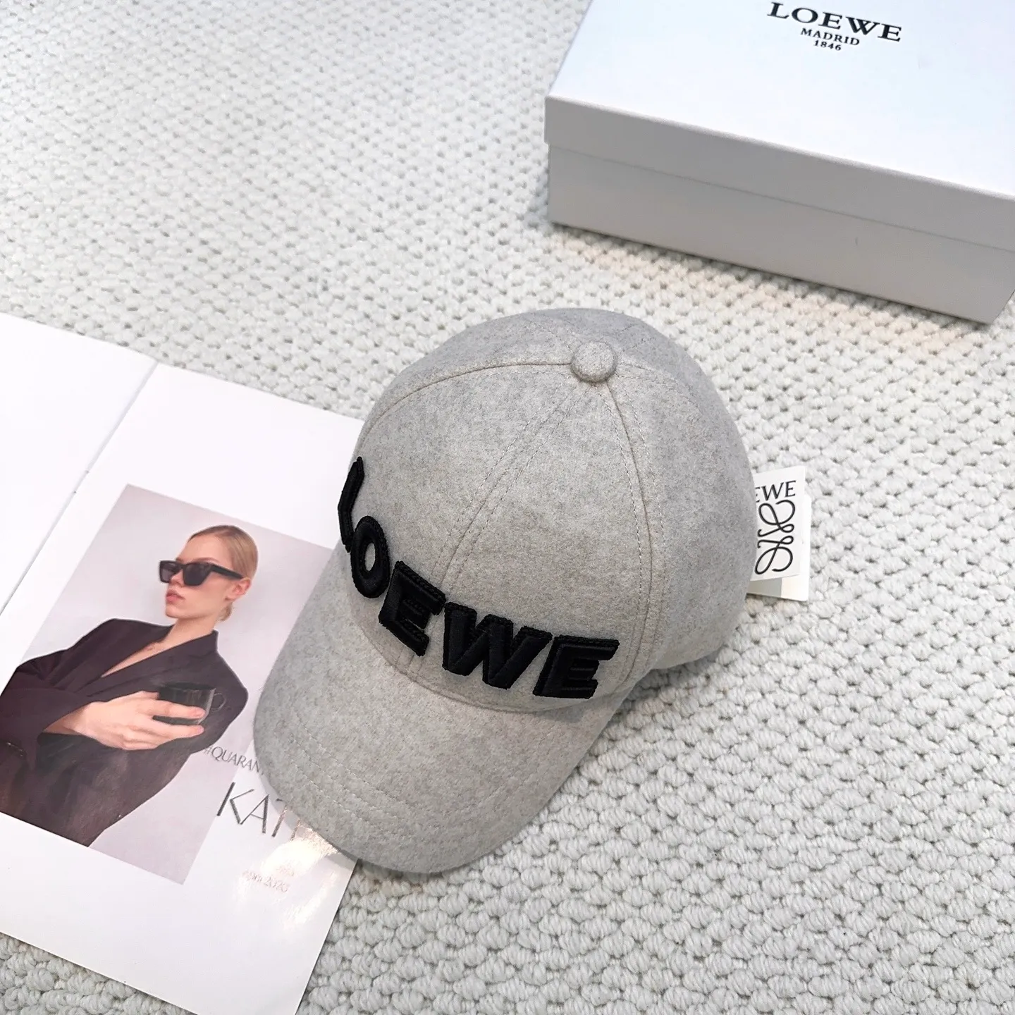 P70 🧢Loewe~New autumn and winter baseball cap🧢, simple embroidered classic logo, super texture👍, exquisite big-name style, a must-have artifact for goddesses, couple style