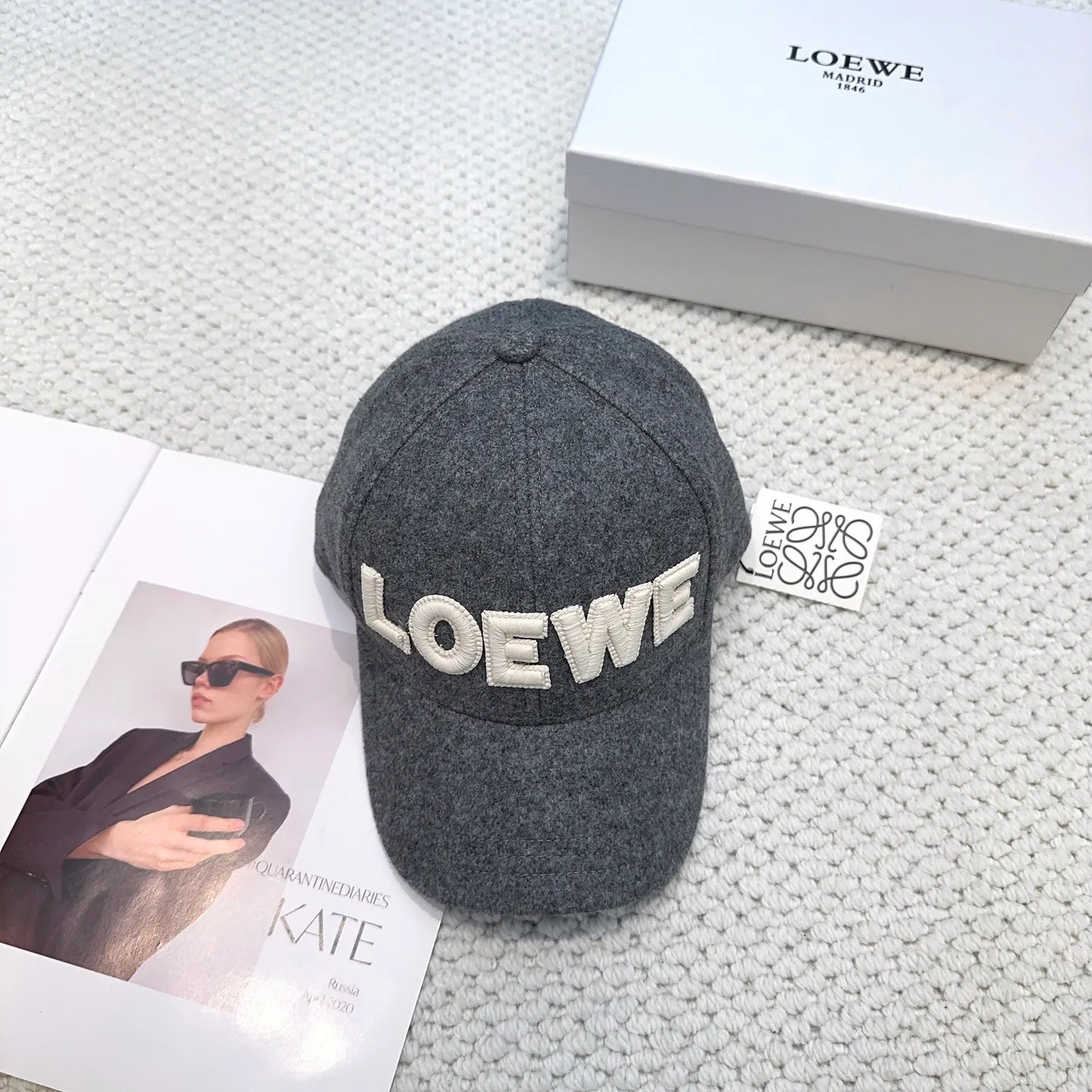 P70 🧢Loewe~New autumn and winter baseball cap🧢, simple embroidered classic logo, super texture👍, exquisite big-name style, a must-have artifact for goddesses, couple style