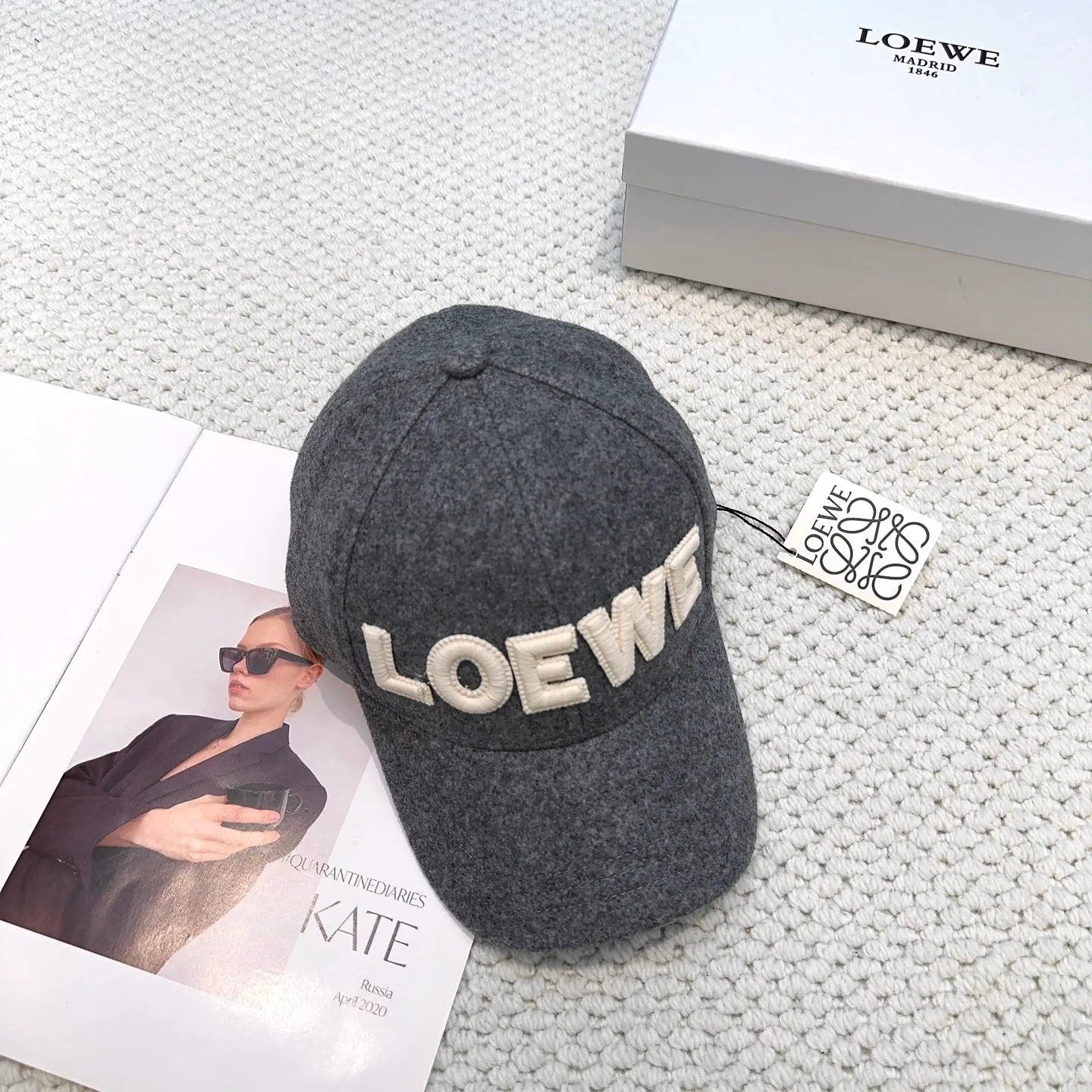 P70 🧢Loewe~New autumn and winter baseball cap🧢, simple embroidered classic logo, super texture👍, exquisite big-name style, a must-have artifact for goddesses, couple style