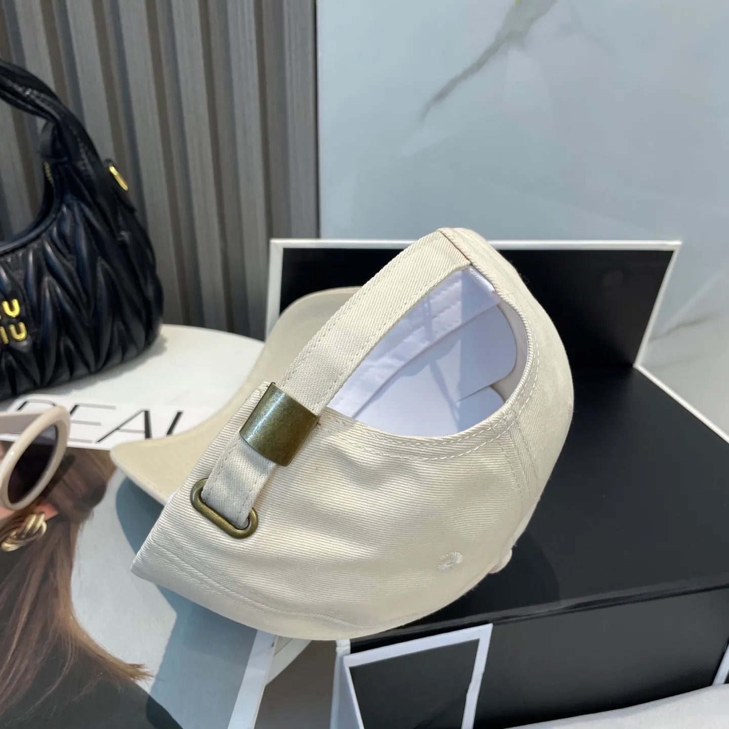 P70 🧢Loewe~New baseball cap🧢, simple embroidered classic logo, super texture👍, exquisite big-name style, a must-have artifact for goddesses, couple style