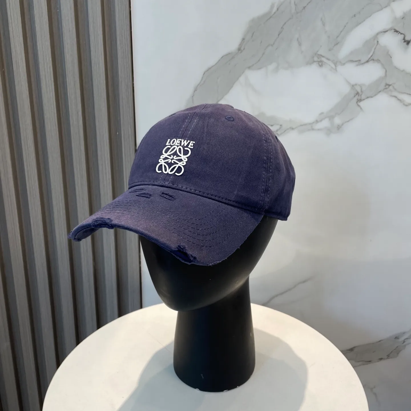 P60 dust bag 👒LOEWE👒LOEWE gradient color new original original design baseball cap🧢Super good texture, standard external line positioning, fine workmanship, simple and elegant, low price and high volume!