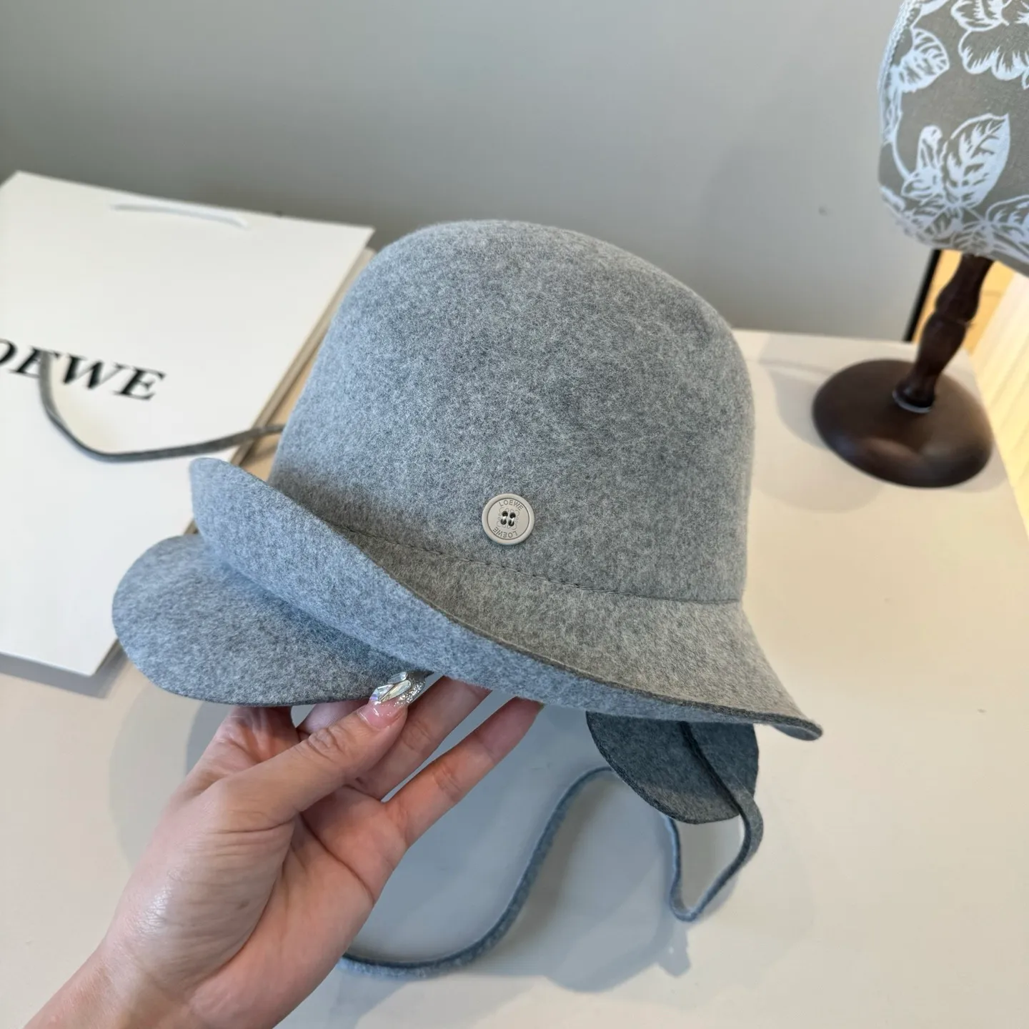 💰210¥ Loewe's new wool curled basin hat, irregular cut design, head circumference 57cm