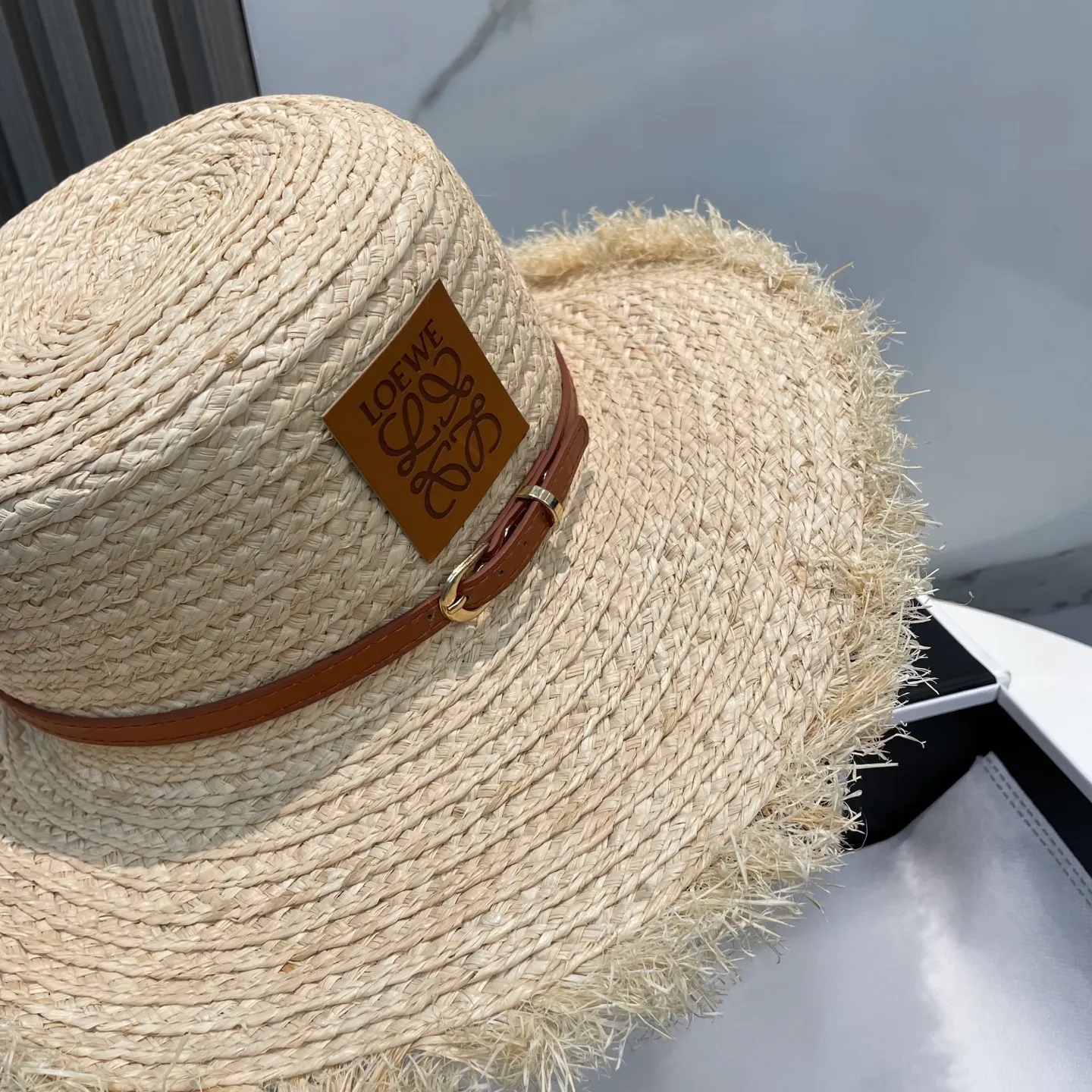 P90 LOEWE’s new product 💗 This hat with a big brim is super nice! ! The thief comes out with Loewe raffia large brim straw hat