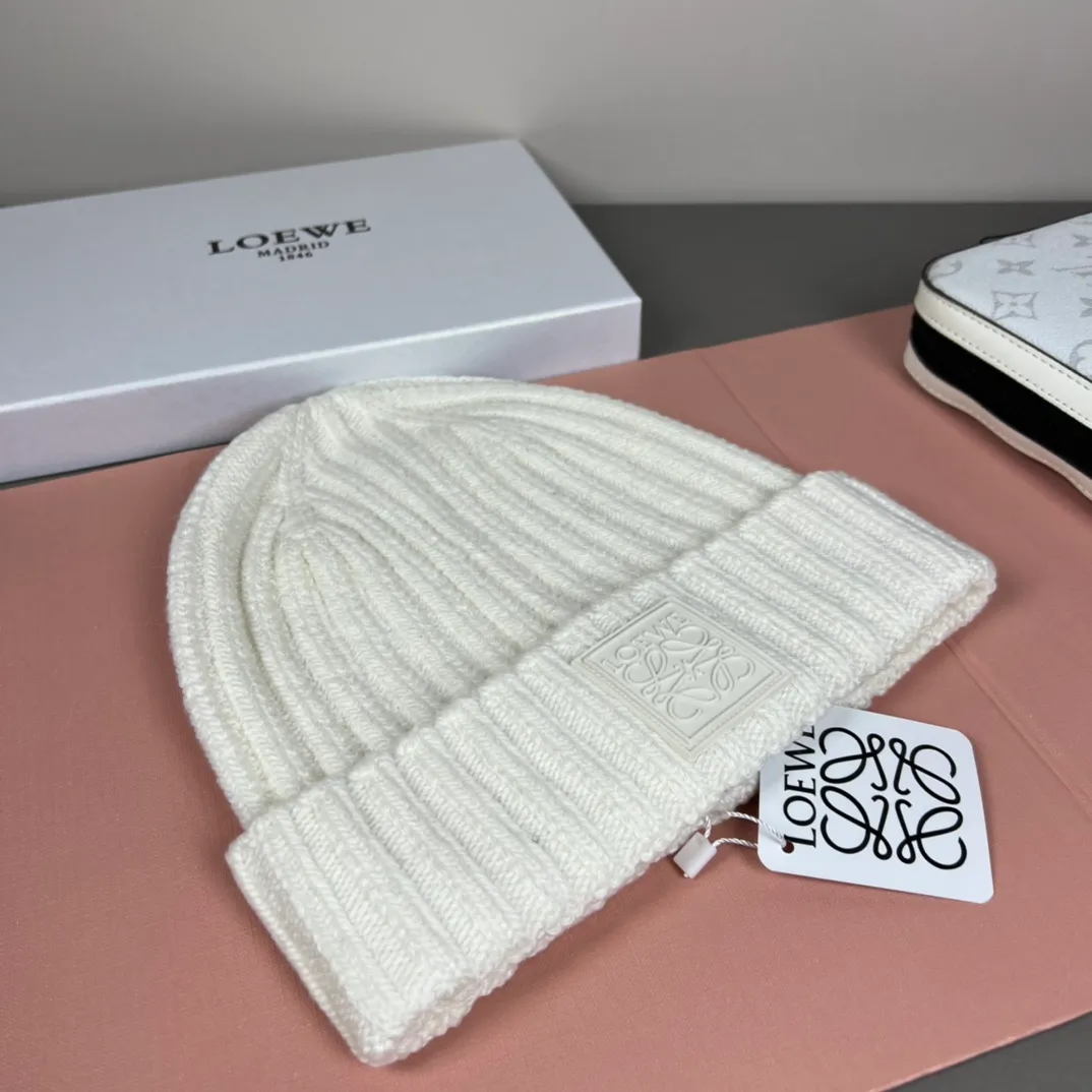 60💰 Classic knitted hat from loewe official website! Xiaohongshu’s hottest selling item! Dress well! The same style for men and women, thicker and warmer, fashionable and popular 🌸First-class quality, the best brand for warmth in autumn and winter, order now, limited edition