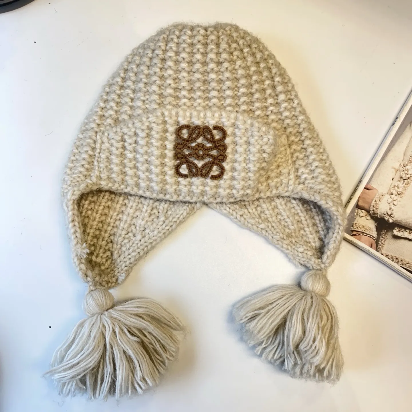 🆕25 new autumn and winter style ⚜️Loewe LOGO knitted ear protection hat 🛒High quality star internet celebrity same style ✨Beige Black Brown Blue