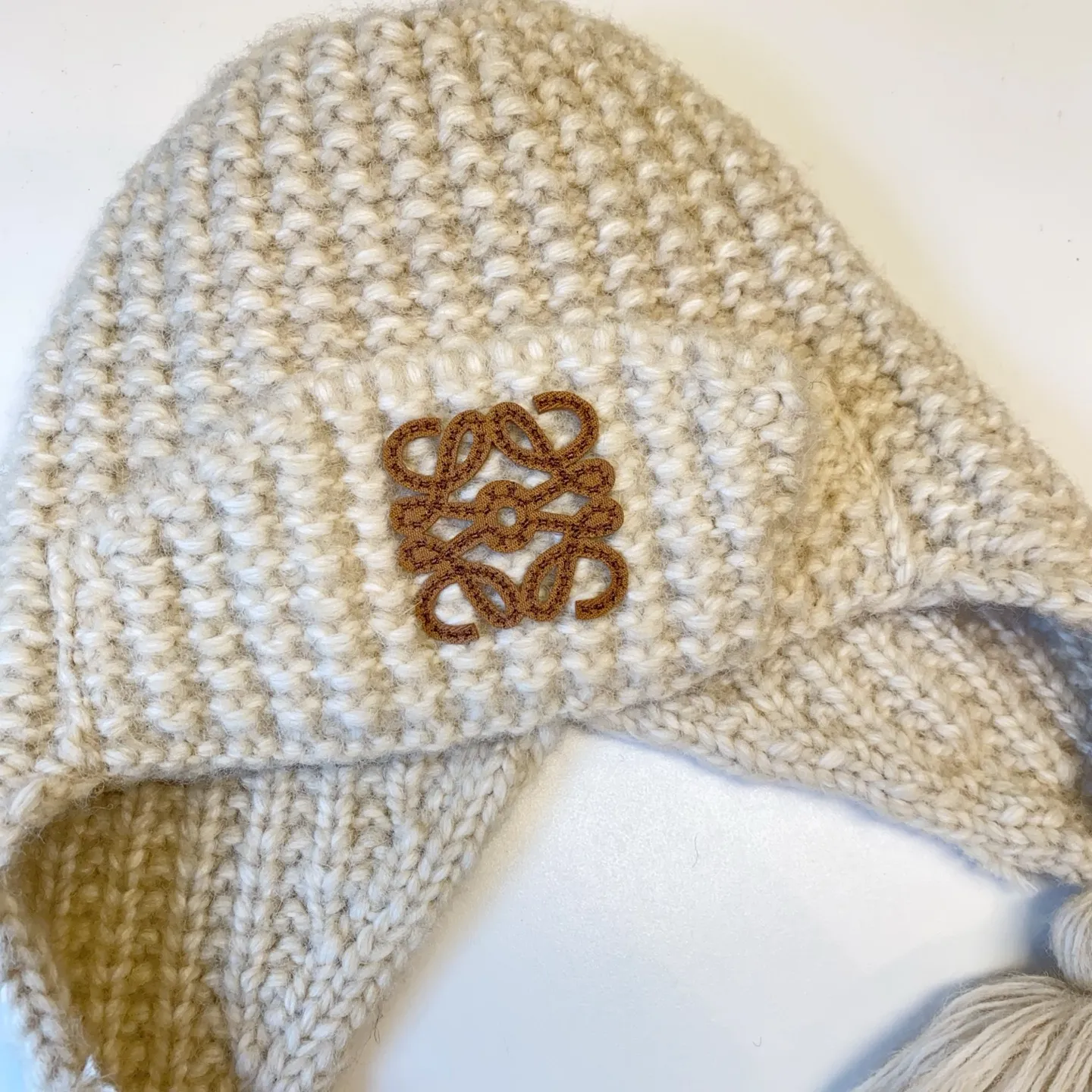 🆕25 new autumn and winter style ⚜️Loewe LOGO knitted ear protection hat 🛒High quality star internet celebrity same style ✨Beige Black Brown Blue