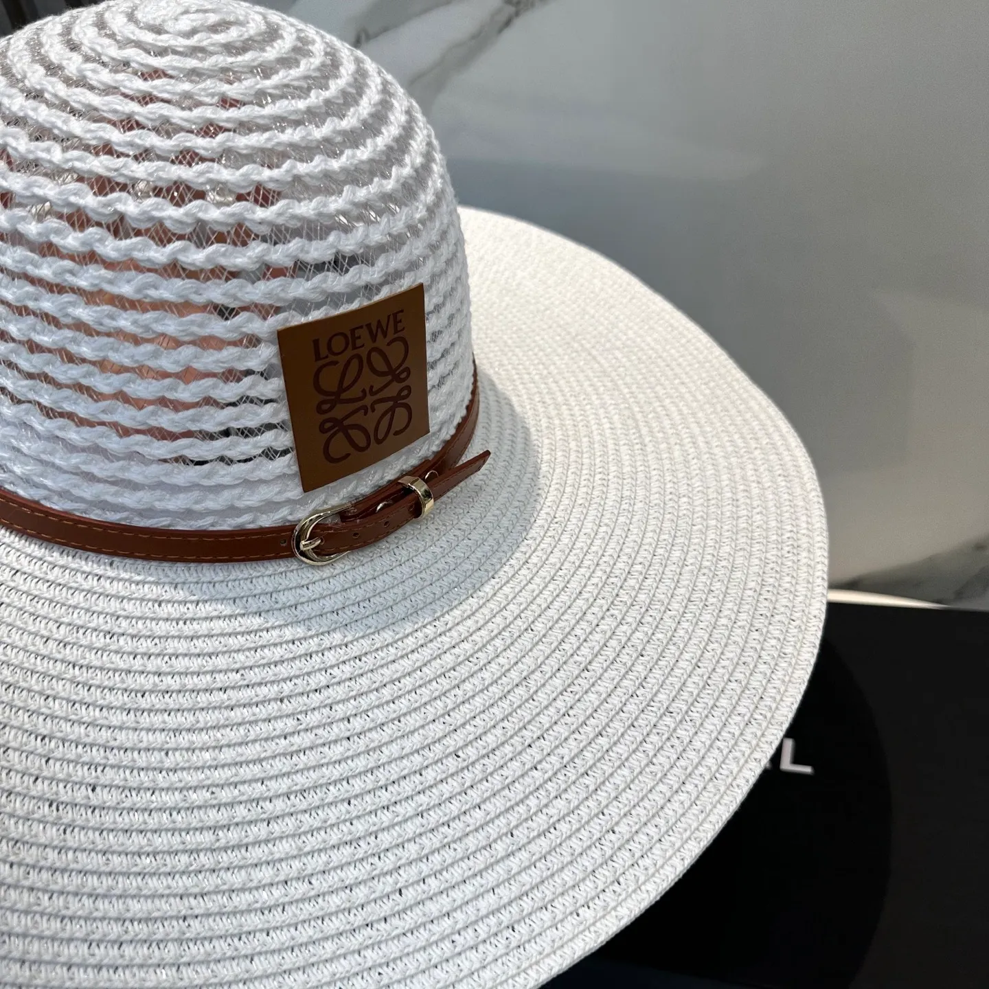 P80 LOEWE big-brimmed hat, big sun hat, made of fine grass, official model opening, non-market ordinary version, head circumference 57cm